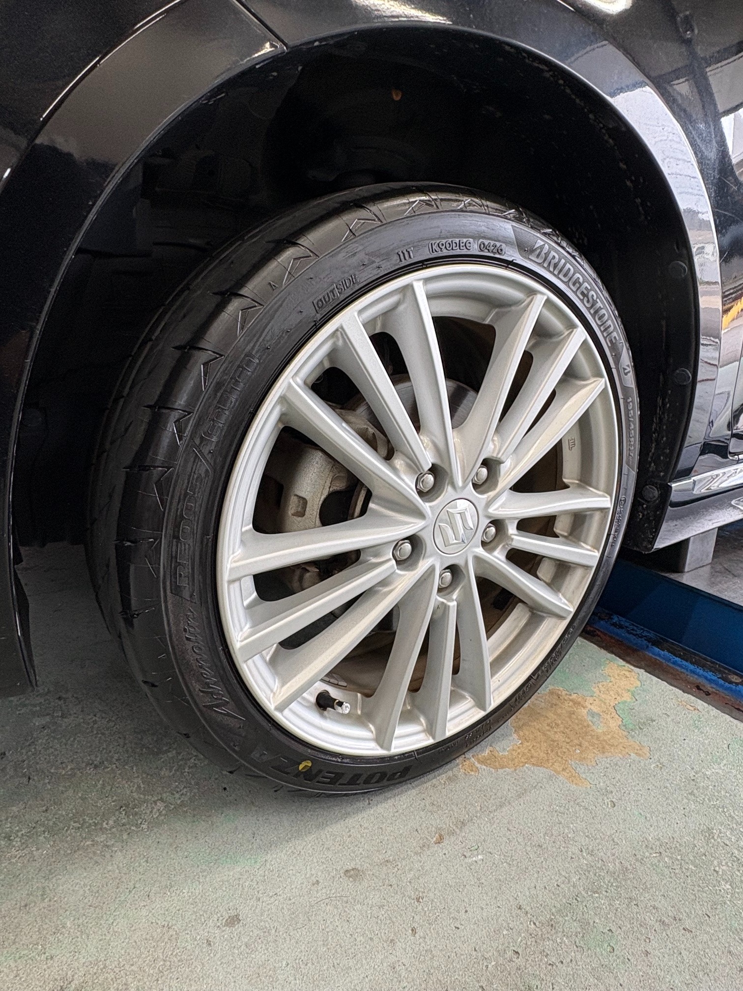 スズキ スイフトスポーツ タイヤ交換 195/45R17 Adrenalin RE005 窒素