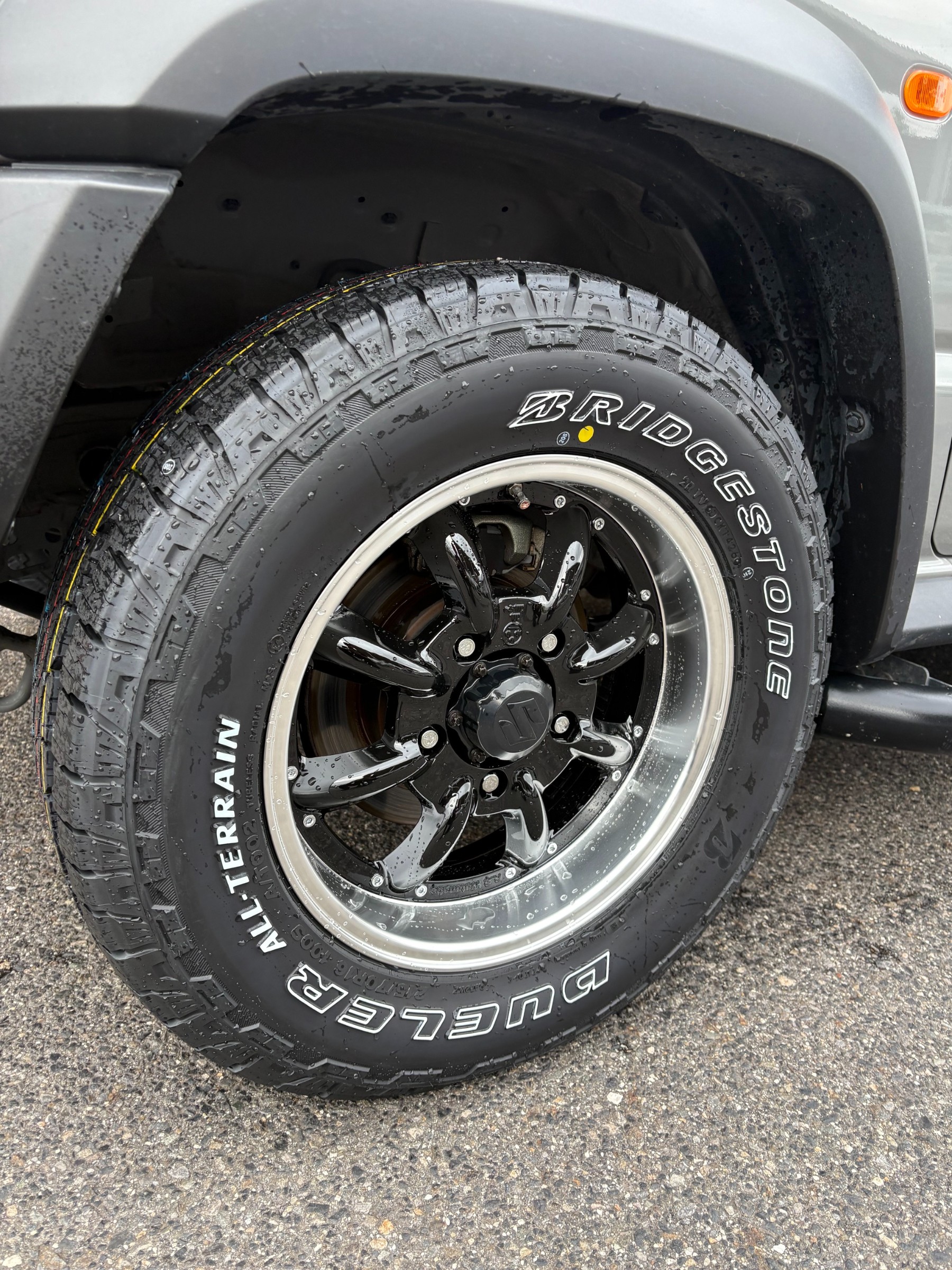 スズキ ジムニーシエラ タイヤ・ホイール交換 DUELER A/T002 215/70R16