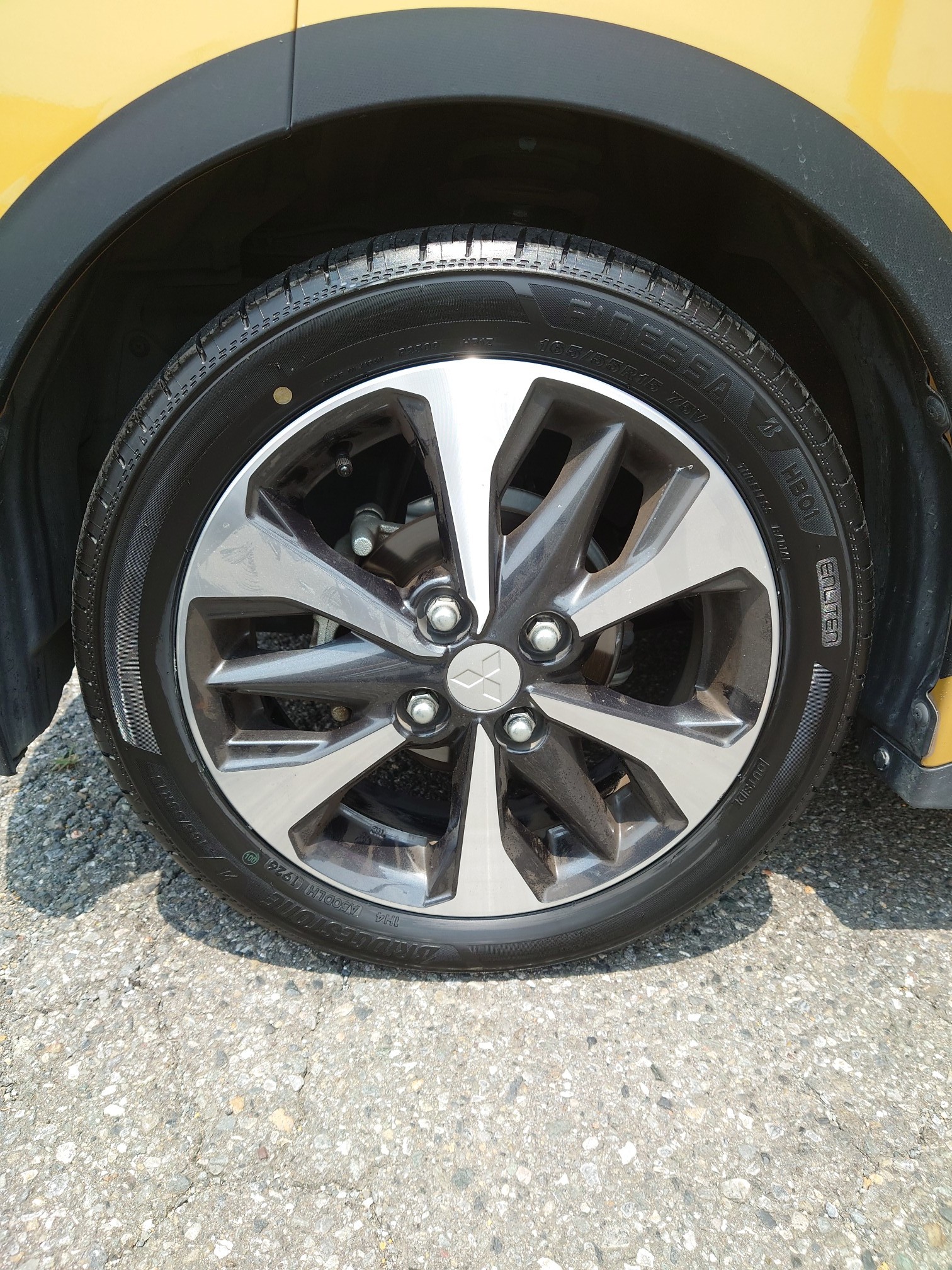 タイヤ交換】ミツビシ ekクロスにブリヂストン フィネッサ 165/55R15を
