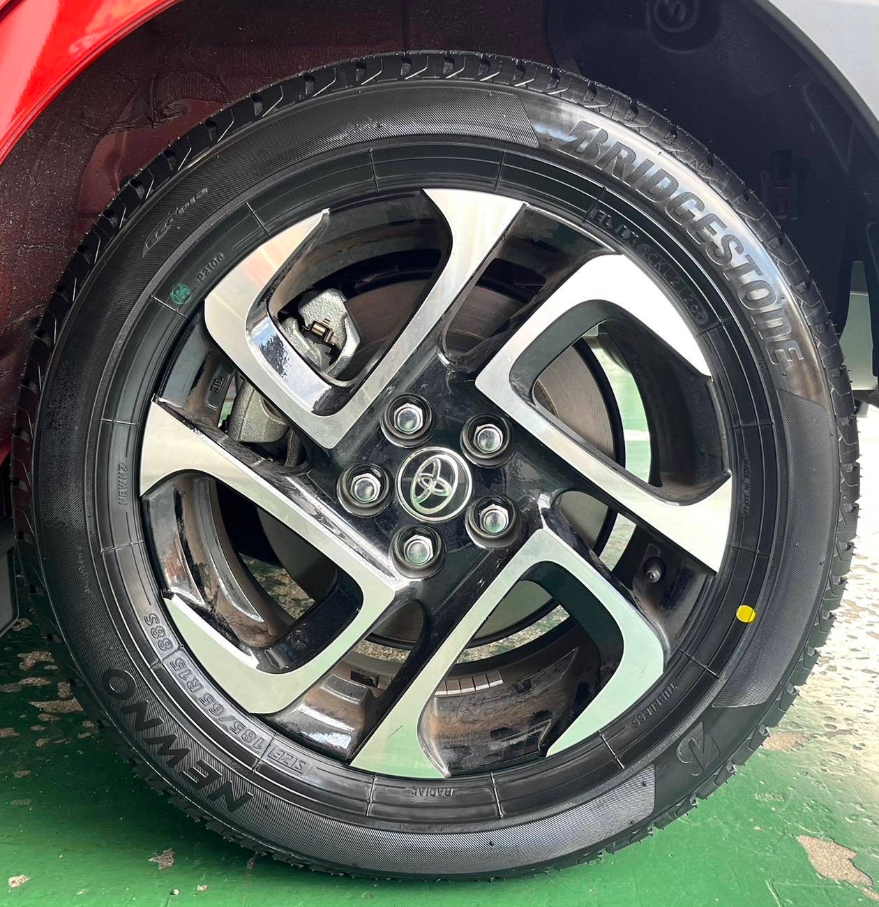 シエンタ タイヤ交換 ニューノ185/65R15 | 技術・サービス・日記