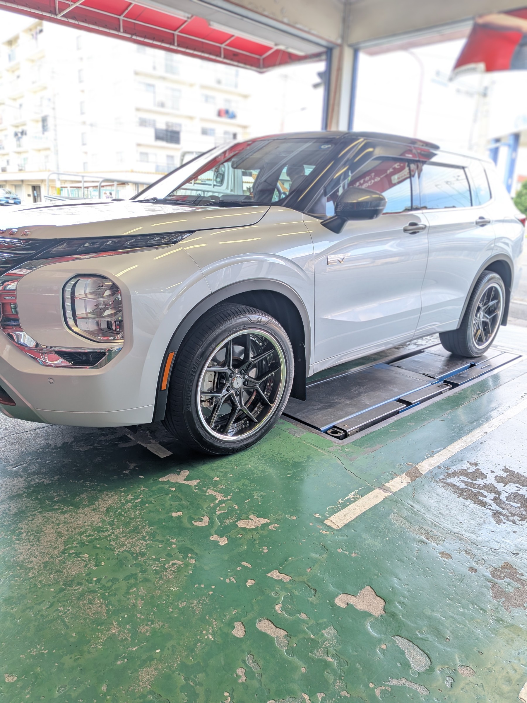 アウトランダーPHEV 20インチ | 技術・サービス・日記 | ミスター
