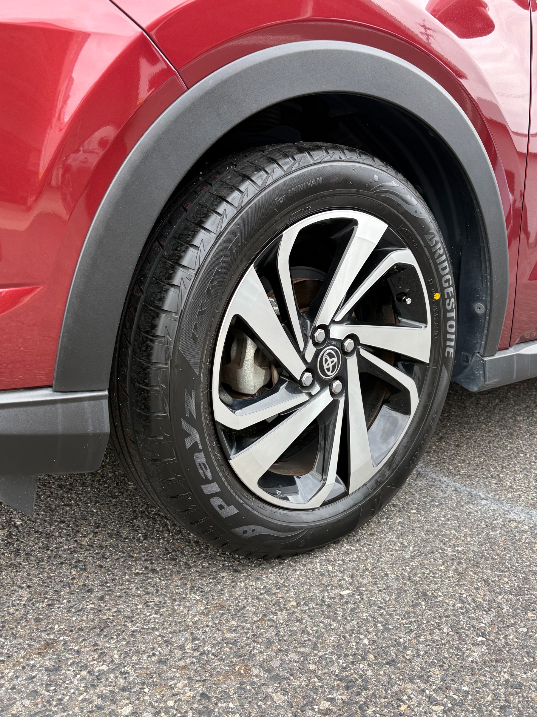 トヨタ ライズ タイヤ交換 Playz PX-RVⅡ 195/60R17 | トヨタ ライズ