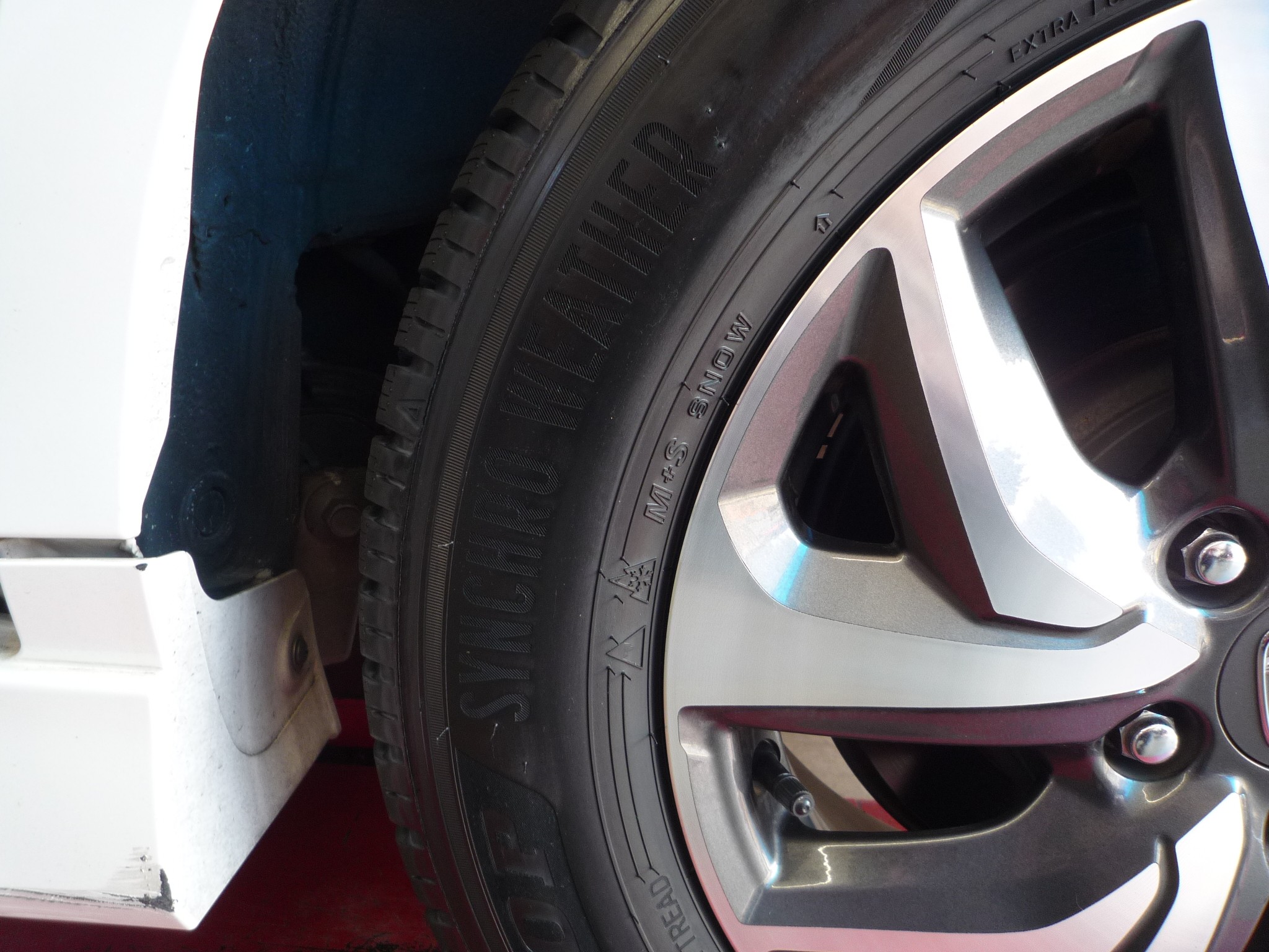 タイヤ交換】ホンダ ステップワゴン オールシーズンタイヤ 205/60R16