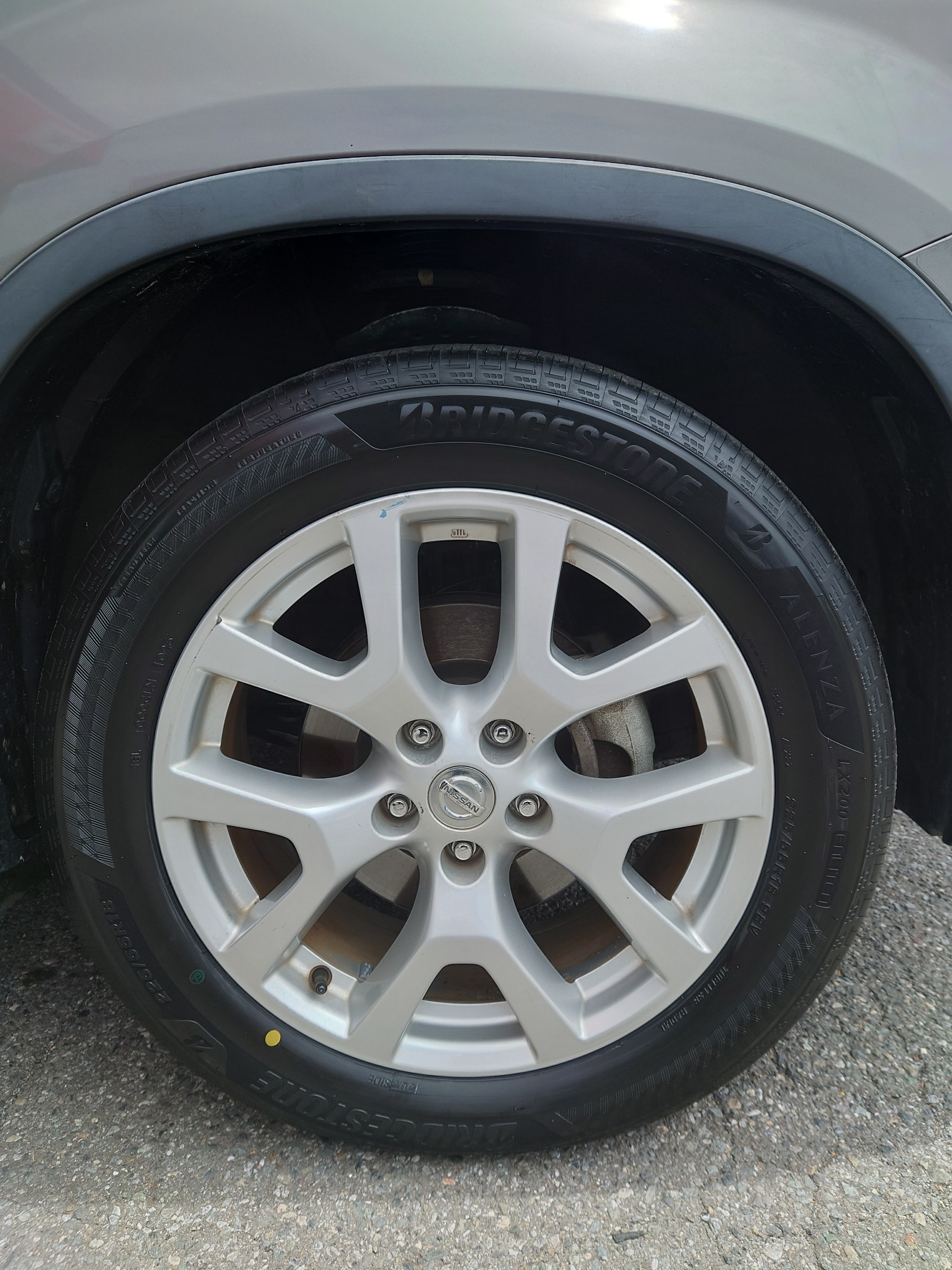 t*m様 日産 エクストレイル純正 タイヤホイールセット225/55R18 4本 タイヤ交換】日産 エクストレイルにアレンザLX200 225/55R18を装着しま