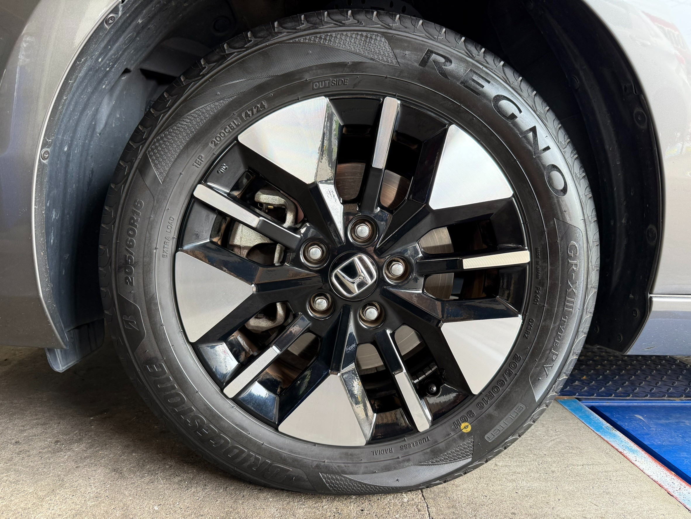 ステップワゴンのタイヤ交換をさせていただきました！ | ホンダ