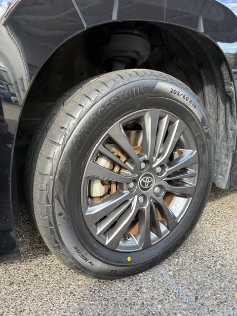 トヨタ ヴォクシー タイヤ交換 Playz PX-RVⅡ 205/60R16 | トヨタ