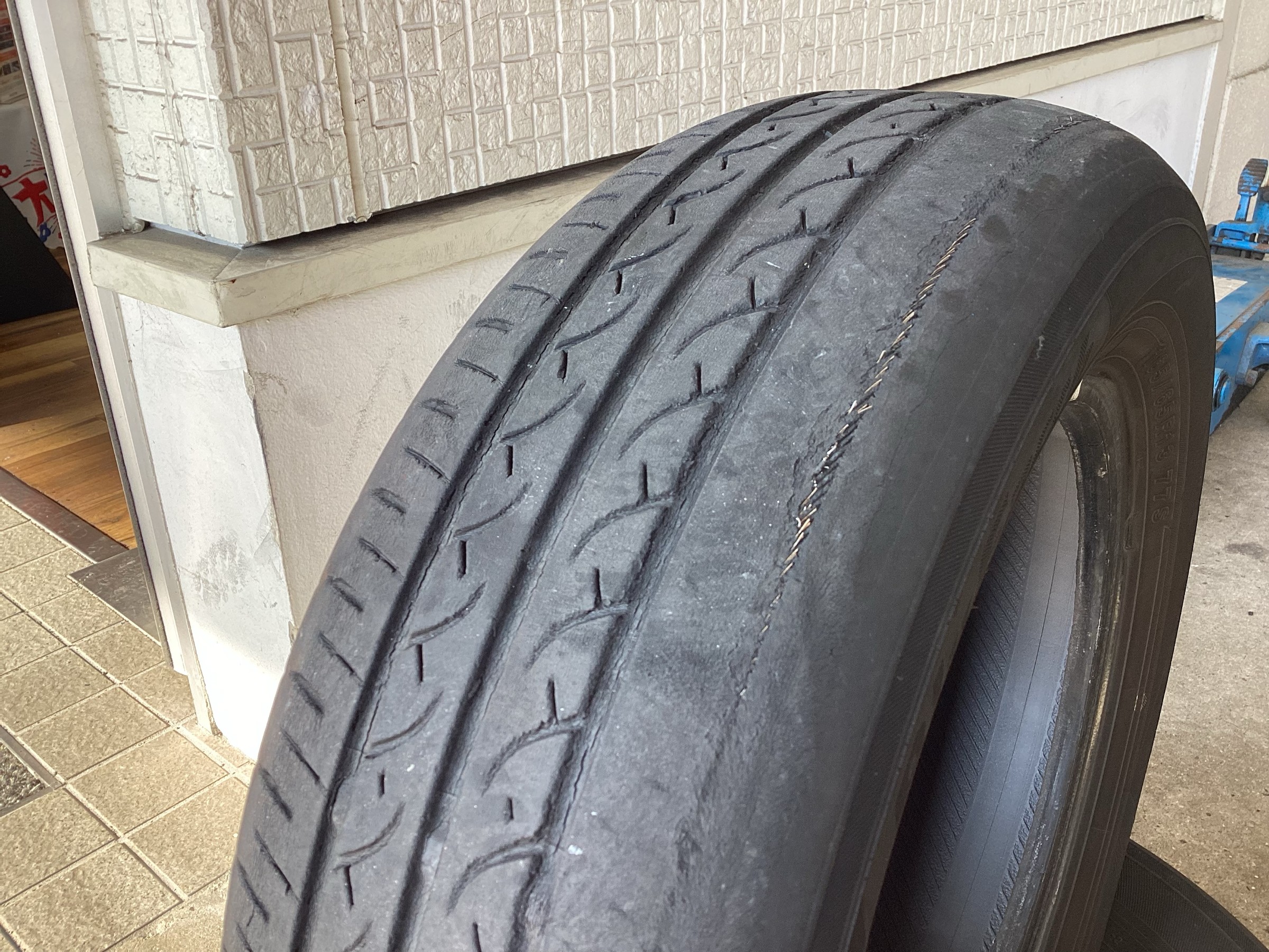 ☆彡スズキ エブリイワゴン セイバーリングSL101 165/65R13 タイヤ交換