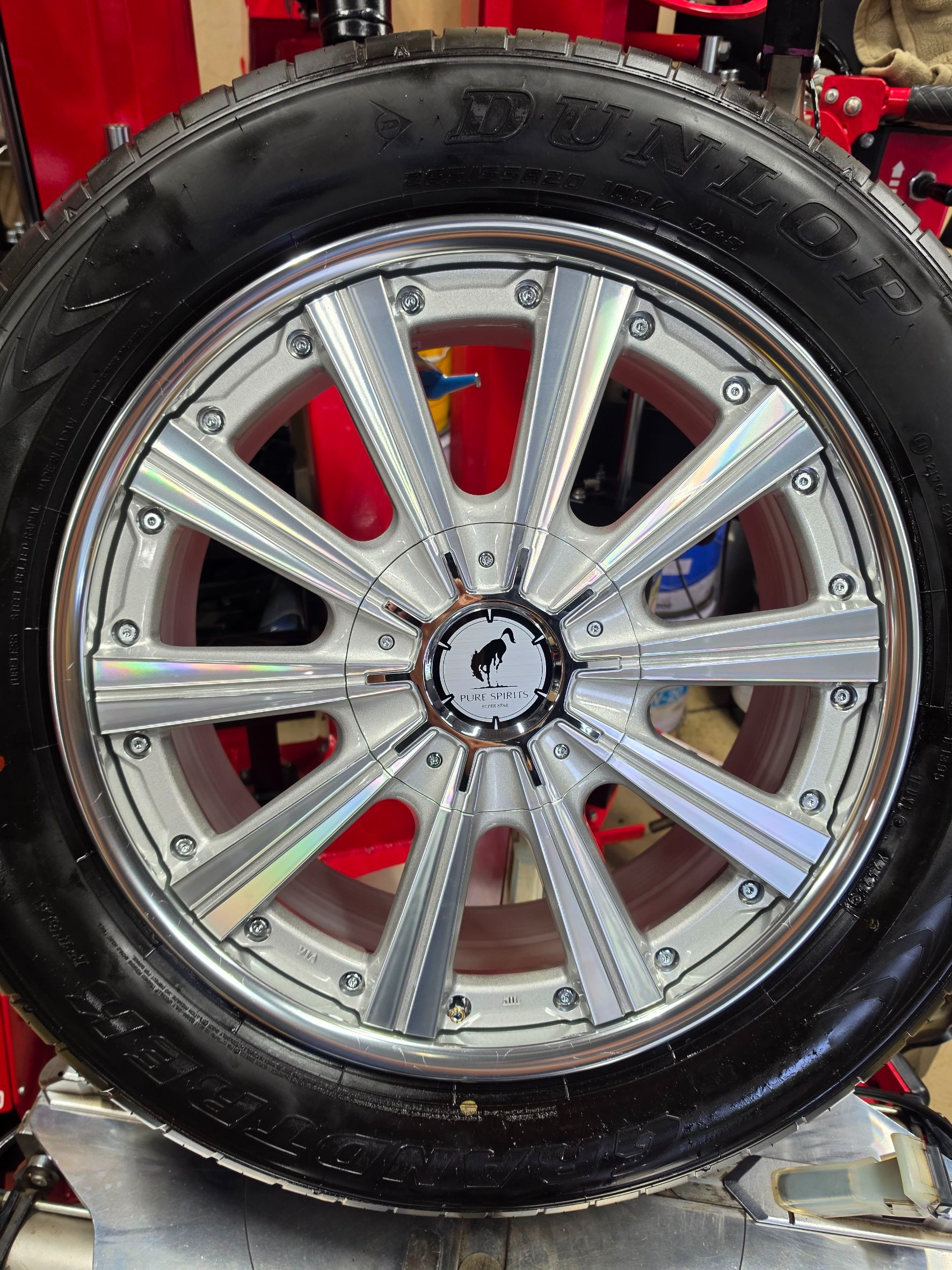 ランクル300ホイール交換 | トヨタ ランドクルーザー300 ホイール