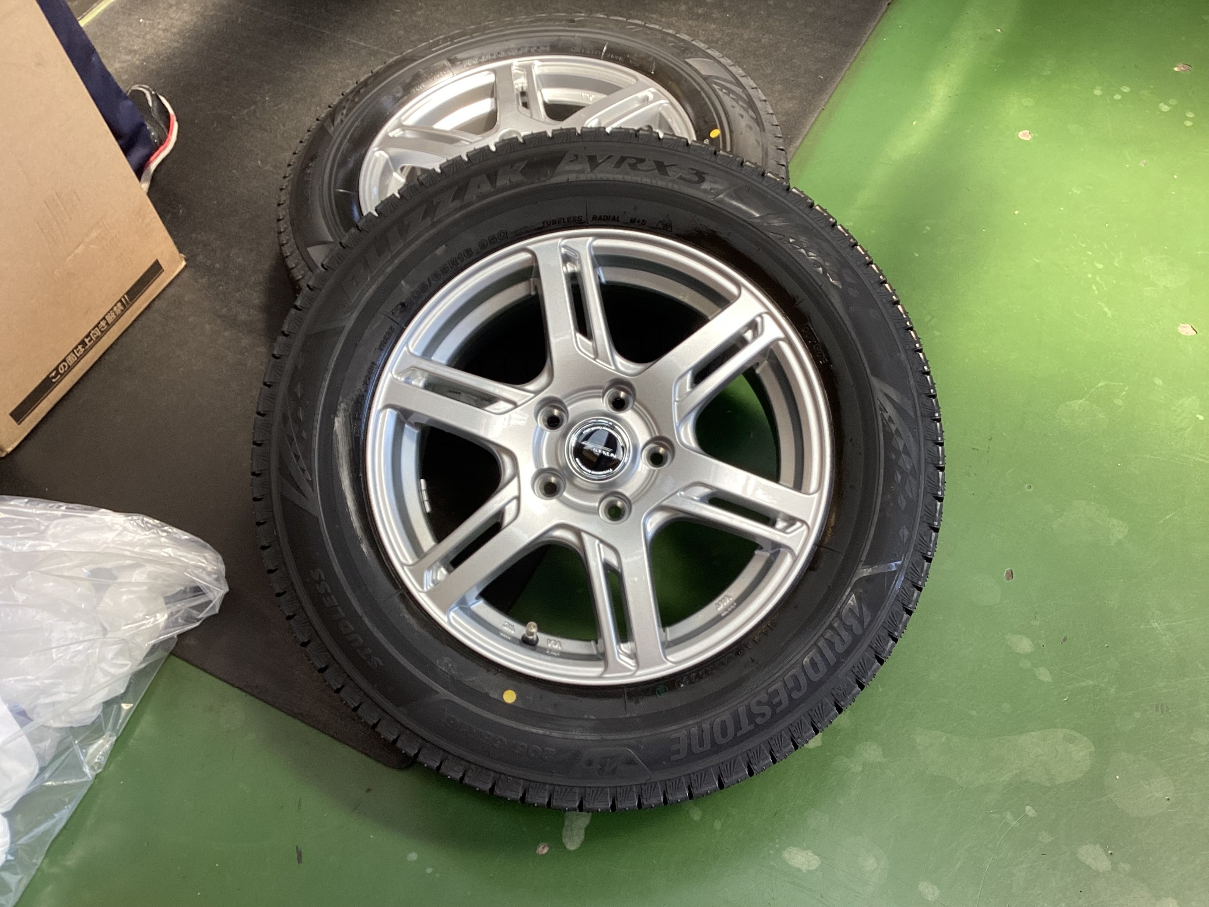 Naoさま専用 　 トヨタ純正16インチアルミホイールブリザックVRX3 1本 ヤリスクロスにブリザックVRX3｜205/65R16アルミセットご購入いただき
