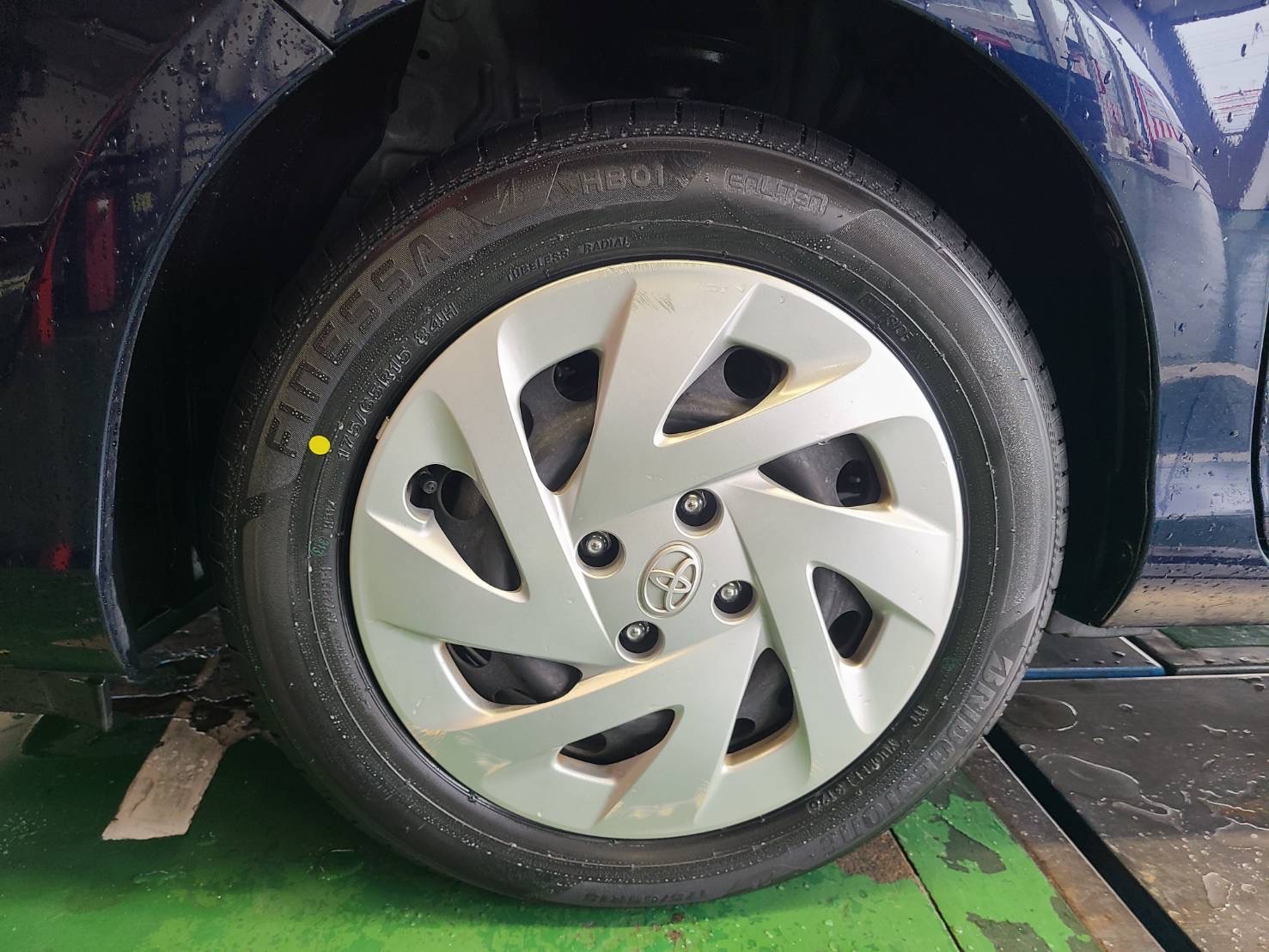アクアタイヤ交換 フィネッサ 175/65R15 | 技術・サービス・日記