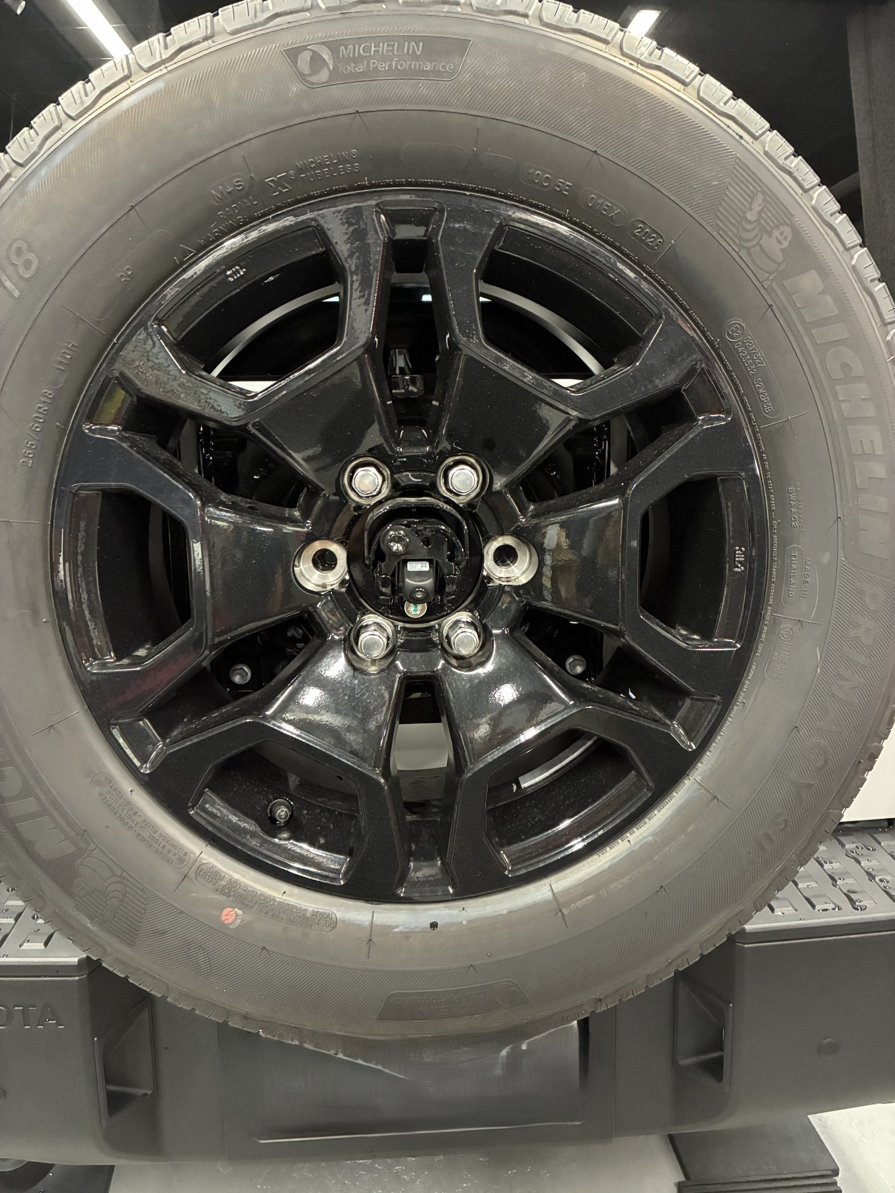 ランドクルーザーFJ 純正 タイヤ ホイール265/60R18 Michelin ランドクルーザーFJ タイヤホイールSET | トヨタ | スタッフ日記