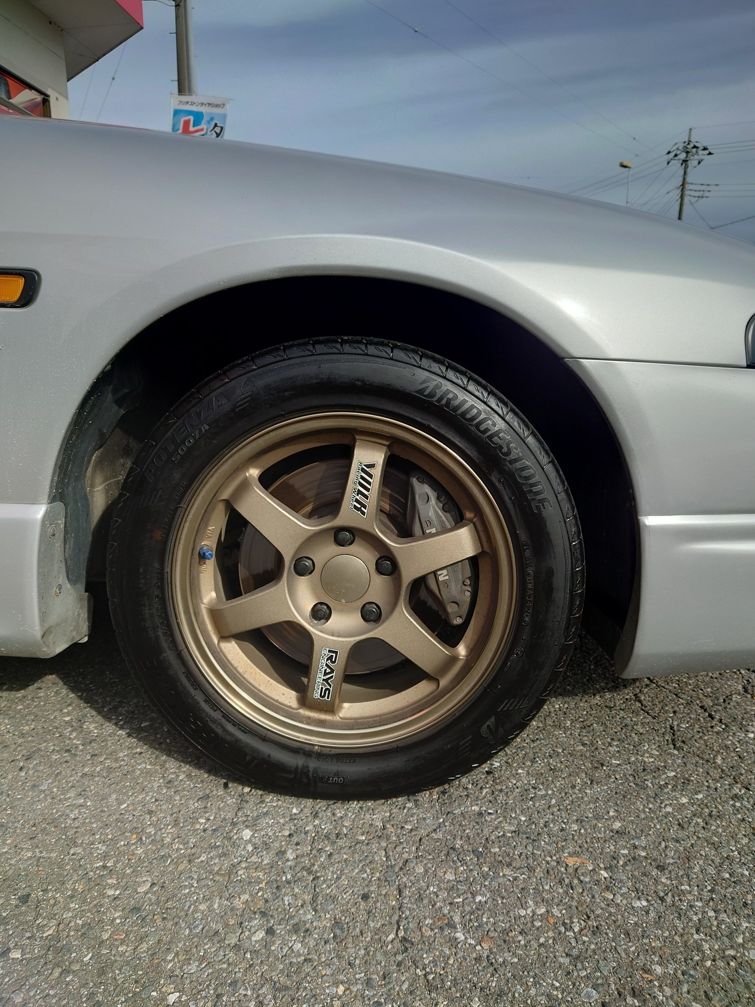R33スカイラインのノーマルタイヤ タイヤ交換】ニッサン スカイラインR33 ブリヂストン ポテンザ
