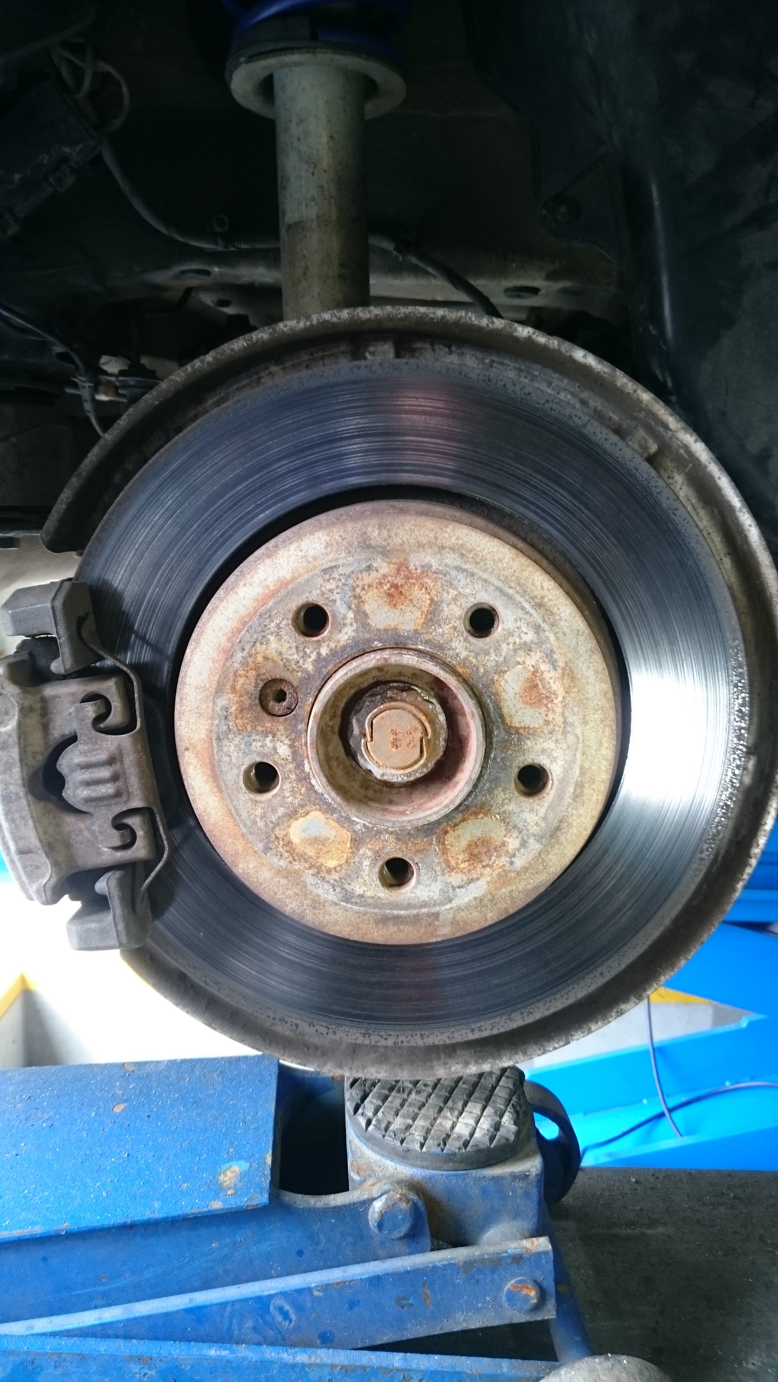 Bmw E60 スプリング交換 アライメント調整 Bmw 5シリーズ その他 カー用品取付 足回り関係取付 彰の営業日誌 ミスタータイヤマン 広尾 北海道のタイヤ カー用品ショップ ブリヂストンのタイヤ専門店