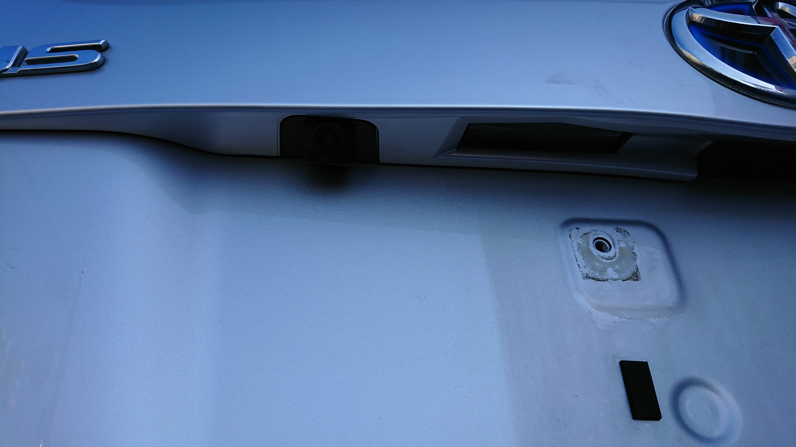 アルパイン製のバックカメラ取付キットを使ったプリウス