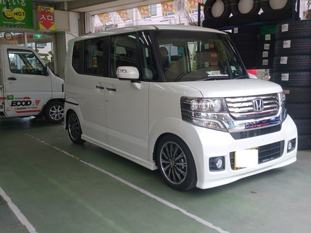 Nboxも車高短に ホンダ Nbox その他 カー用品取付 足回り関係取付 技術 サービス ミスタータイヤマン 井草店 東京都のタイヤ カー用品ショップ ブリヂストンのタイヤ専門店