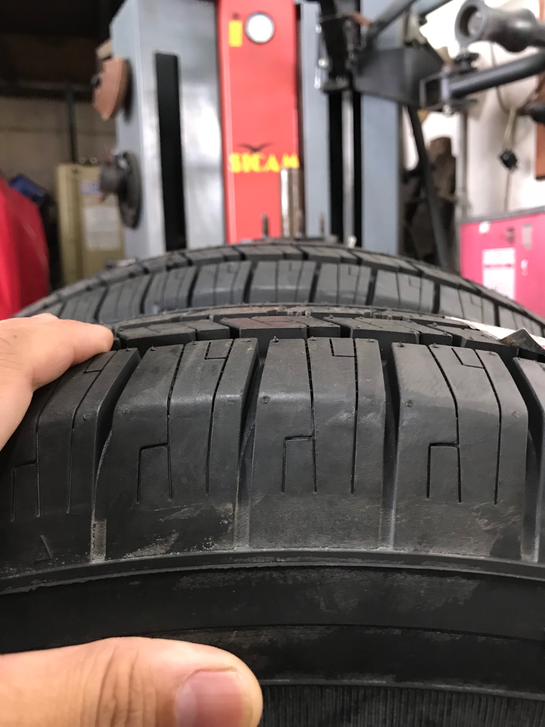 持込タイヤ交換 大事件 スタッフ日記 ミスタータイヤマン タイヤハウスしばやま 茨城県のタイヤ カー用品ショップ ブリヂストンのタイヤ専門店