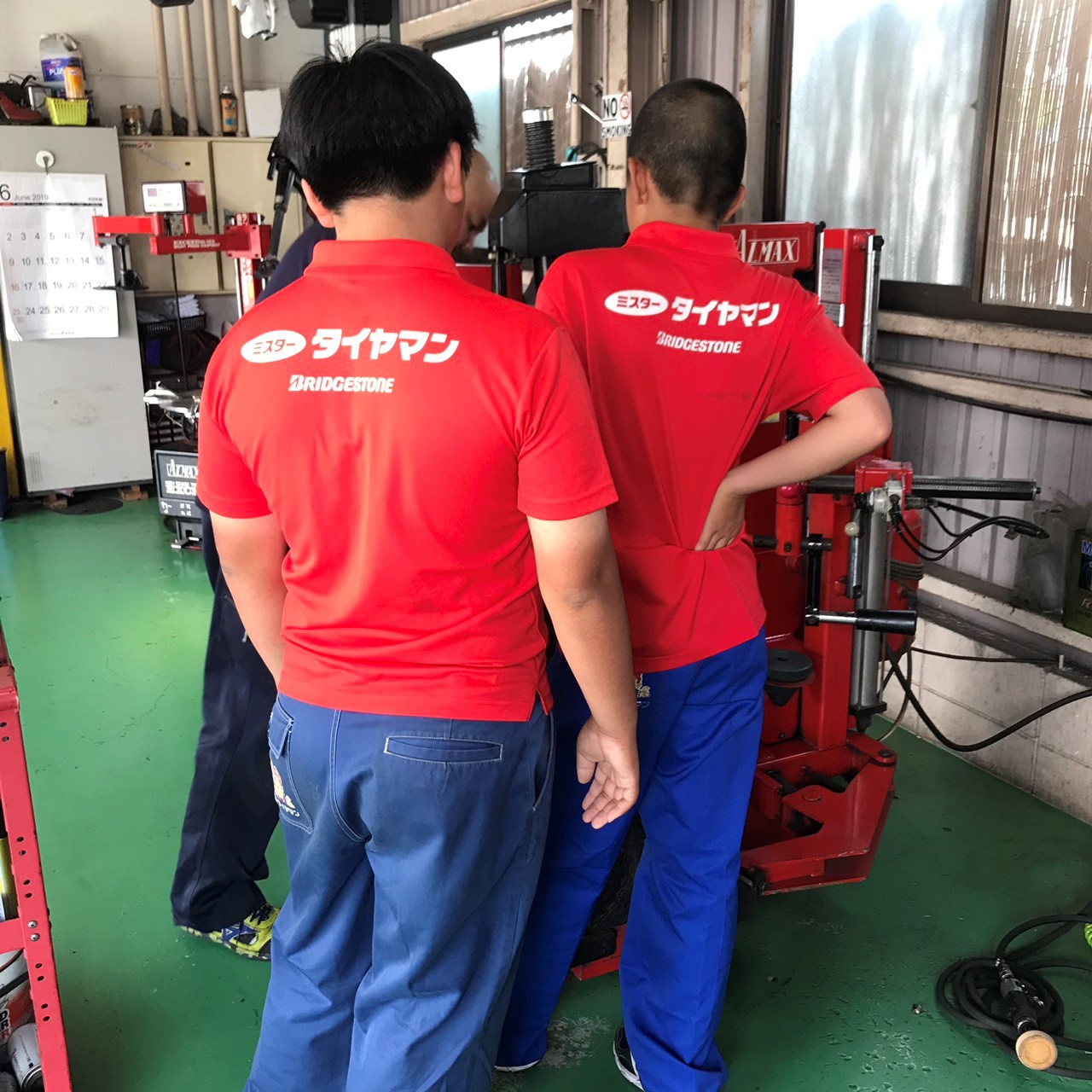 ブログ更新しました!今日は職場体験♪ お知らせ ミスタータイヤマン 高石 大阪府・和歌山県のタイヤ、カー用品ショップ ブリヂストンのタイヤ専門店 ブログ更新しました!今日は職場体験♪ お知らせ ミスタータイヤマン 高石 大阪府・和歌山県のタイヤ、カー用品ショップ ブリヂストンのタイヤ専門店