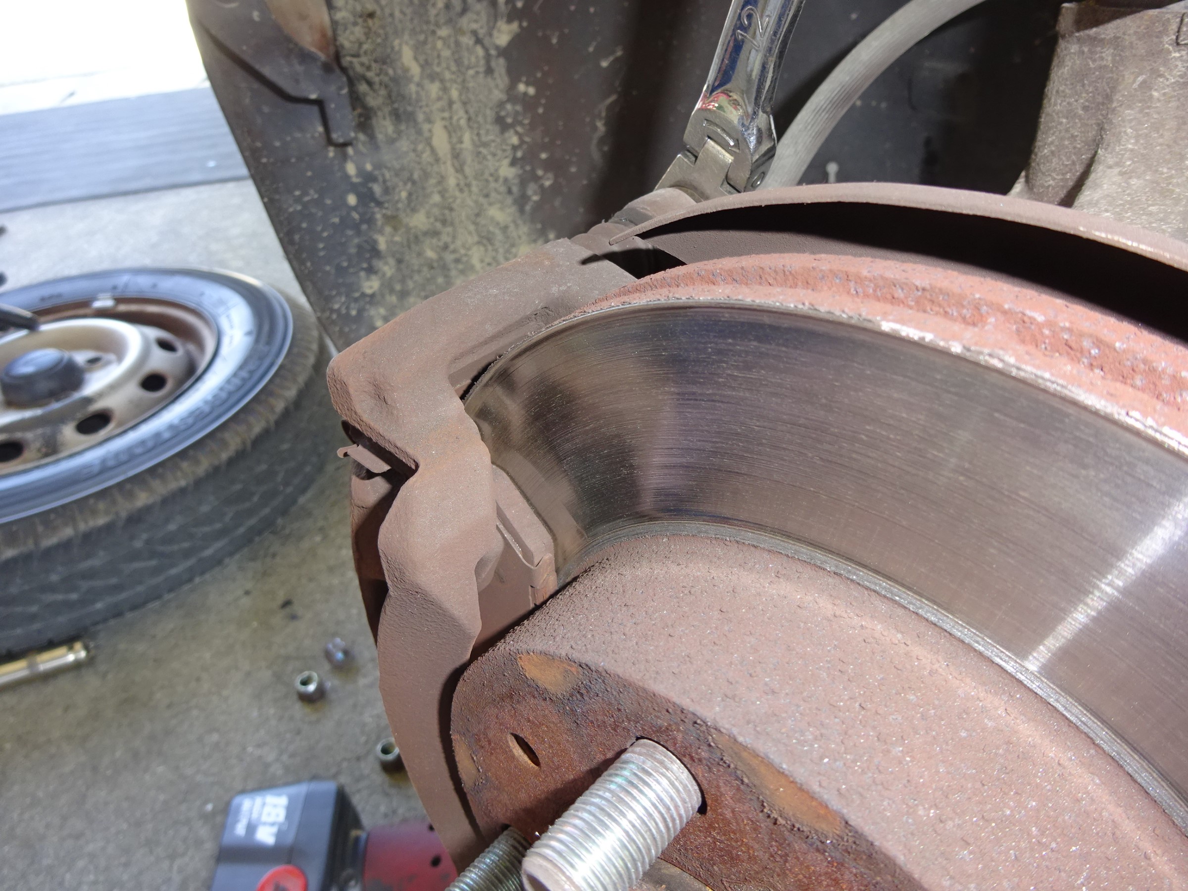 スバル サンバートラック Tt2 ブレーキパット ローター交換 スバル サンバー メンテナンス商品 カー用品取付 ブレーキ関係取付 スタッフ日記 ミスタータイヤマン M Tech ブリヂストンのタイヤ専門店 ミスタータイヤマン