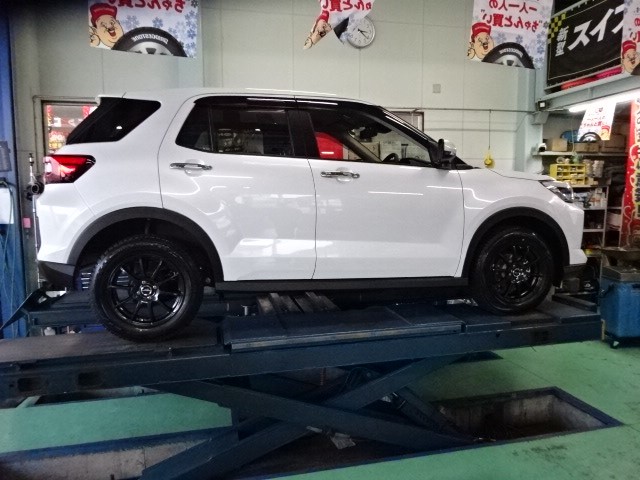 ライズにスタッドレスタイヤSET・JA22Wジムニーパット交換 | トヨタ タイヤ タイヤ・ホイール関連 > 乗用車用タイヤ交換 | スタッフ日記 |  ミスタータイヤマン M-Tech | ブリヂストンのタイヤ専門店 ミスタータイヤマン