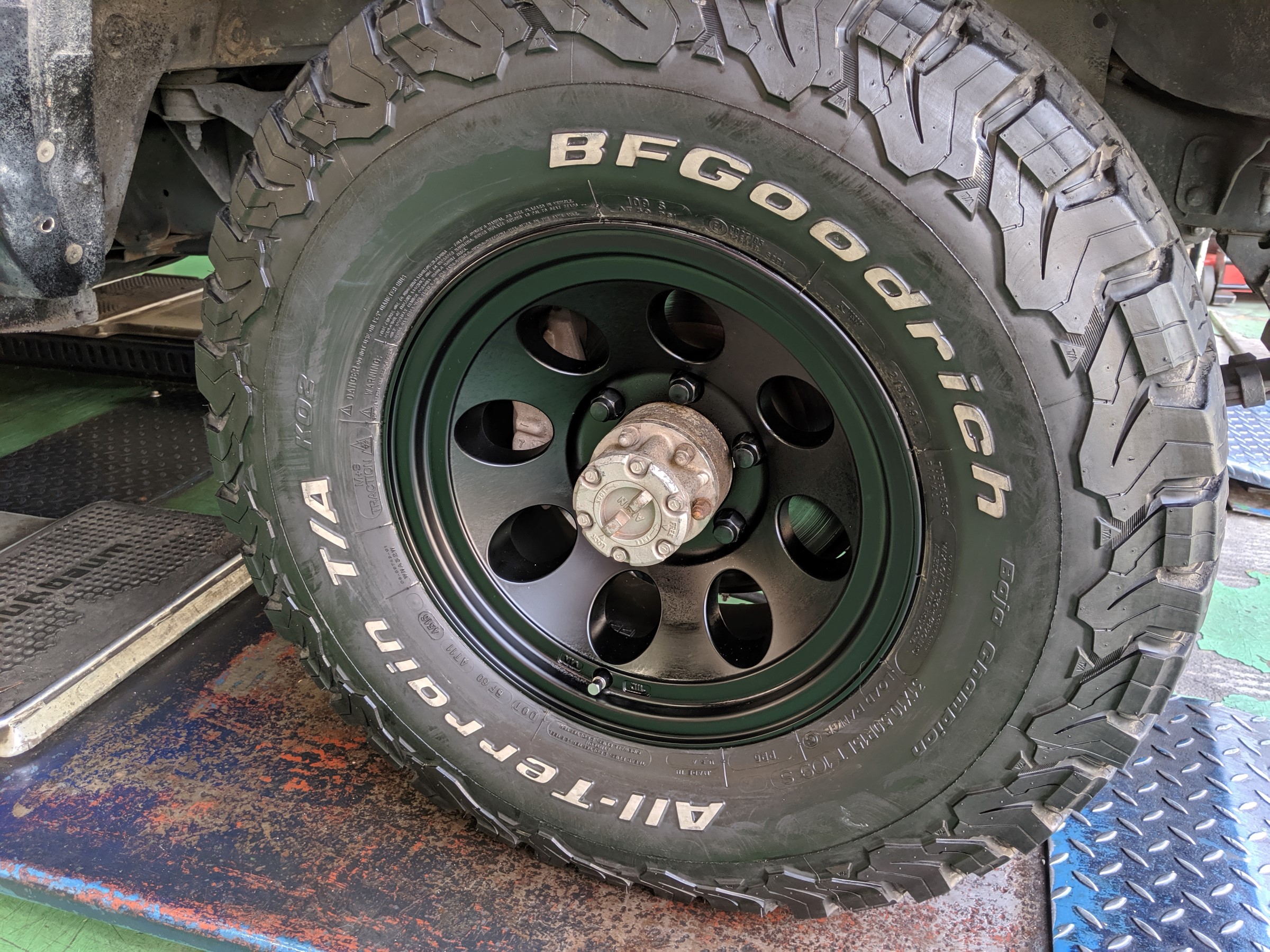 ろくでなし。ランクル60のホイール　３本　北海道発　引取限定 輸出仕様ワイドホイールをナローランクル60にセットしました
