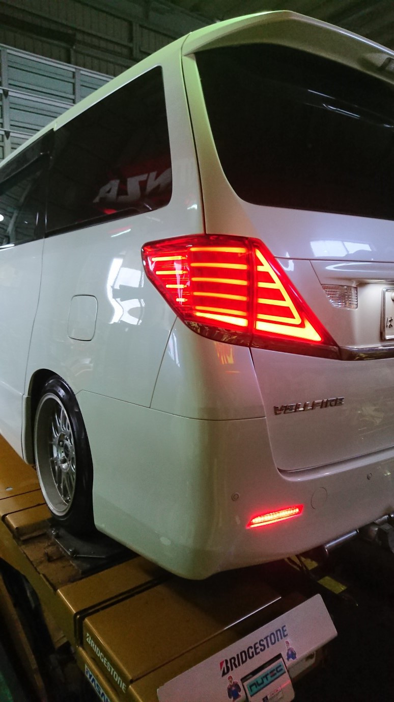 Ledリフレクターの取り付け トヨタ ヴェルファイア その他 バッテリー その他メンテナンス関連 バルブ ランプ交換 スタッフ日記 ミスタータイヤマン 名寄店 北海道のタイヤ カー用品ショップ ブリヂストンのタイヤ専門店