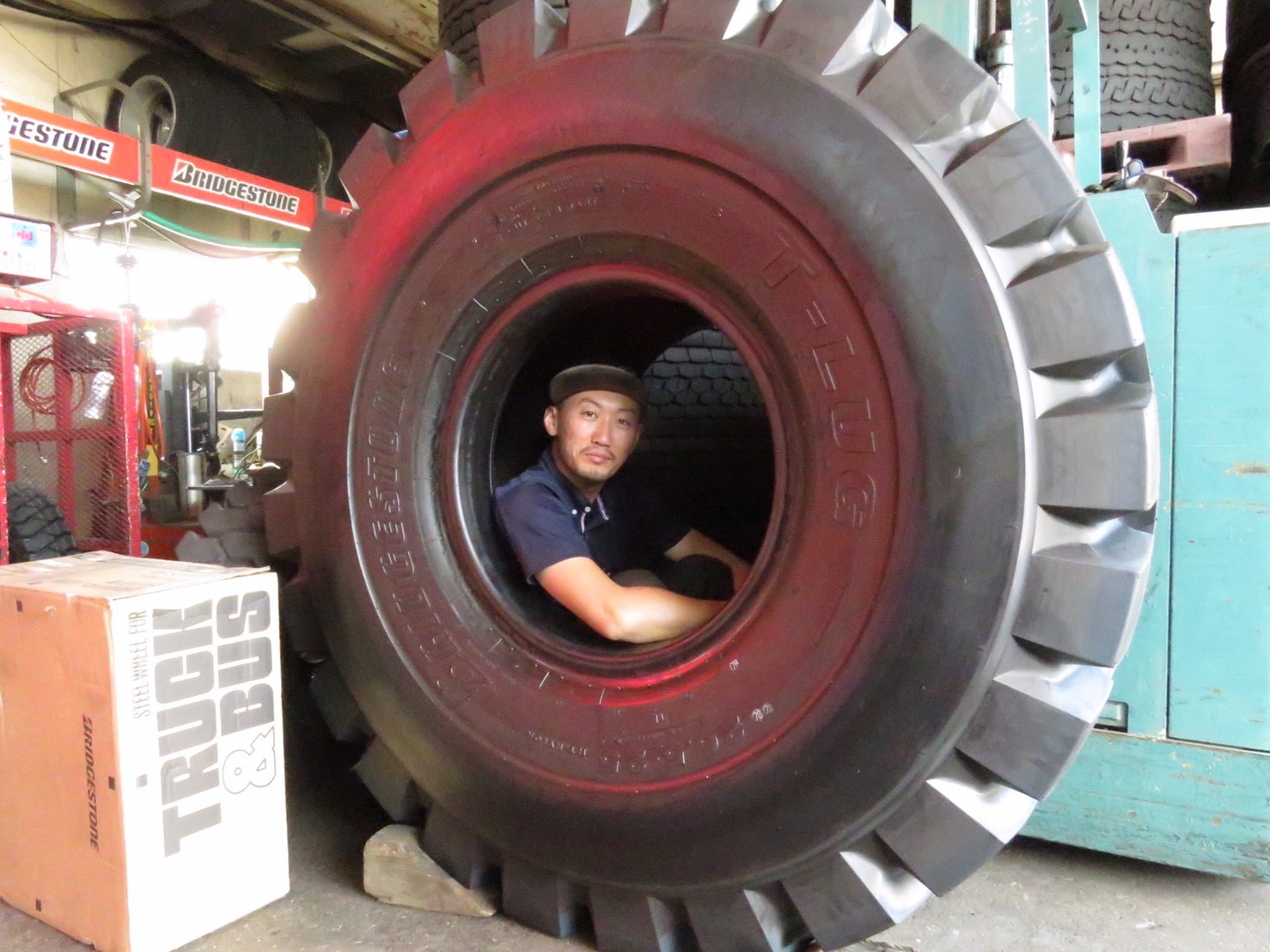 巨大タイヤ スタッフ日記 ミスタータイヤマン 高石 大阪府 和歌山県のタイヤ カー用品ショップ ブリヂストンのタイヤ専門店
