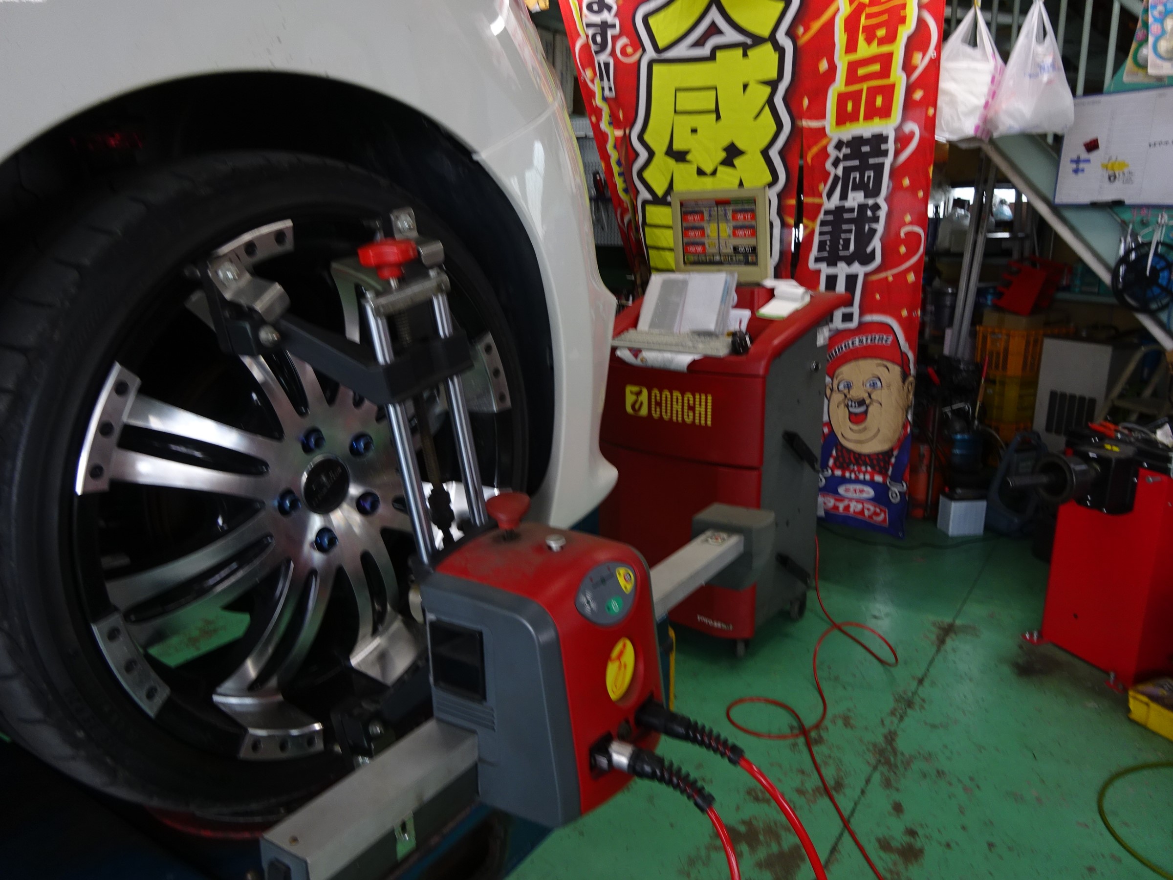 E52 エルグランド 車高上げ アライメント調整 日産 エルグランド メンテナンス商品 タイヤ ホイール関連 アライメント調整 スタッフ日記 ミスタータイヤマン M Tech ブリヂストンのタイヤ専門店 ミスタータイヤマン