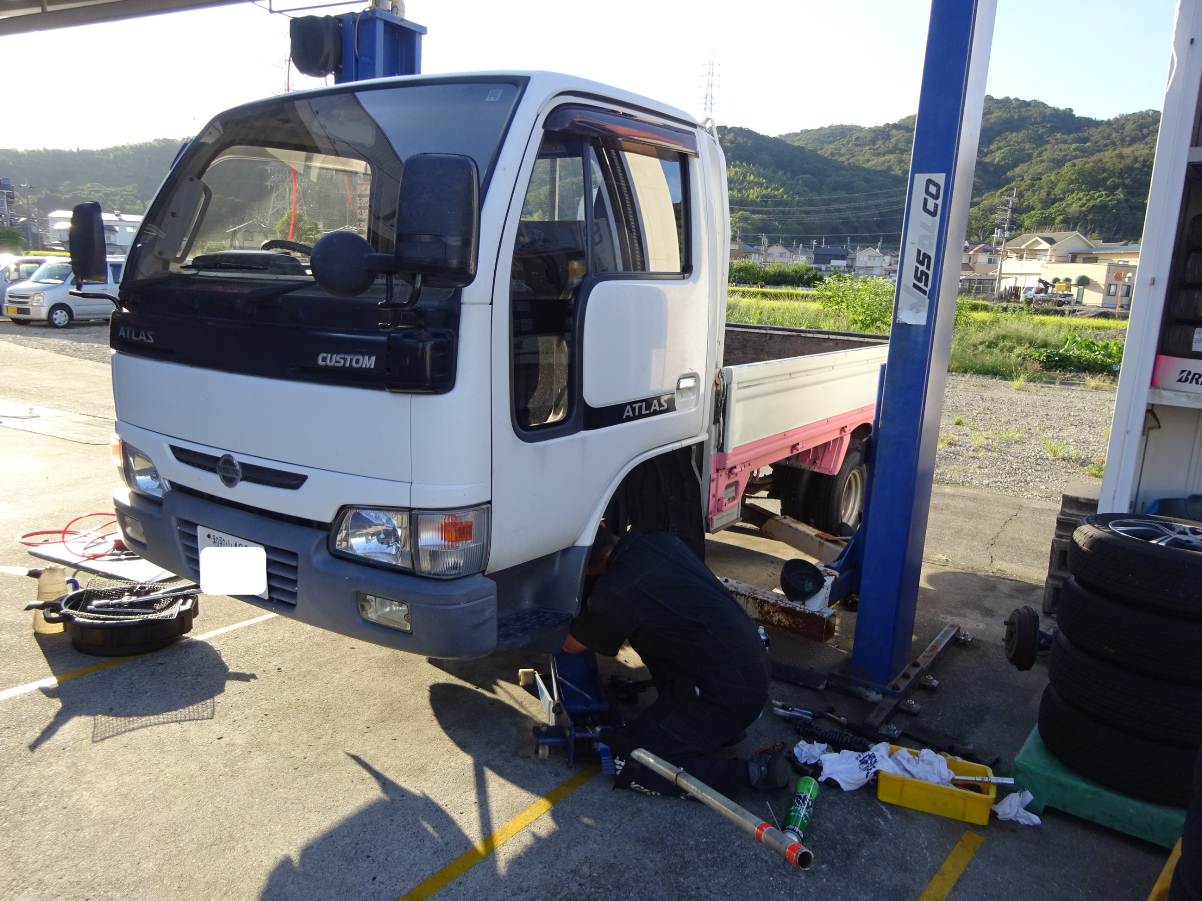 アトラス車検 スクータータイヤ交換 日産 サニトラ タイヤ タイヤ ホイール関連 商用車用タイヤ交換 スタッフ日記 ミスタータイヤマン M Tech ブリヂストンのタイヤ専門店 ミスタータイヤマン