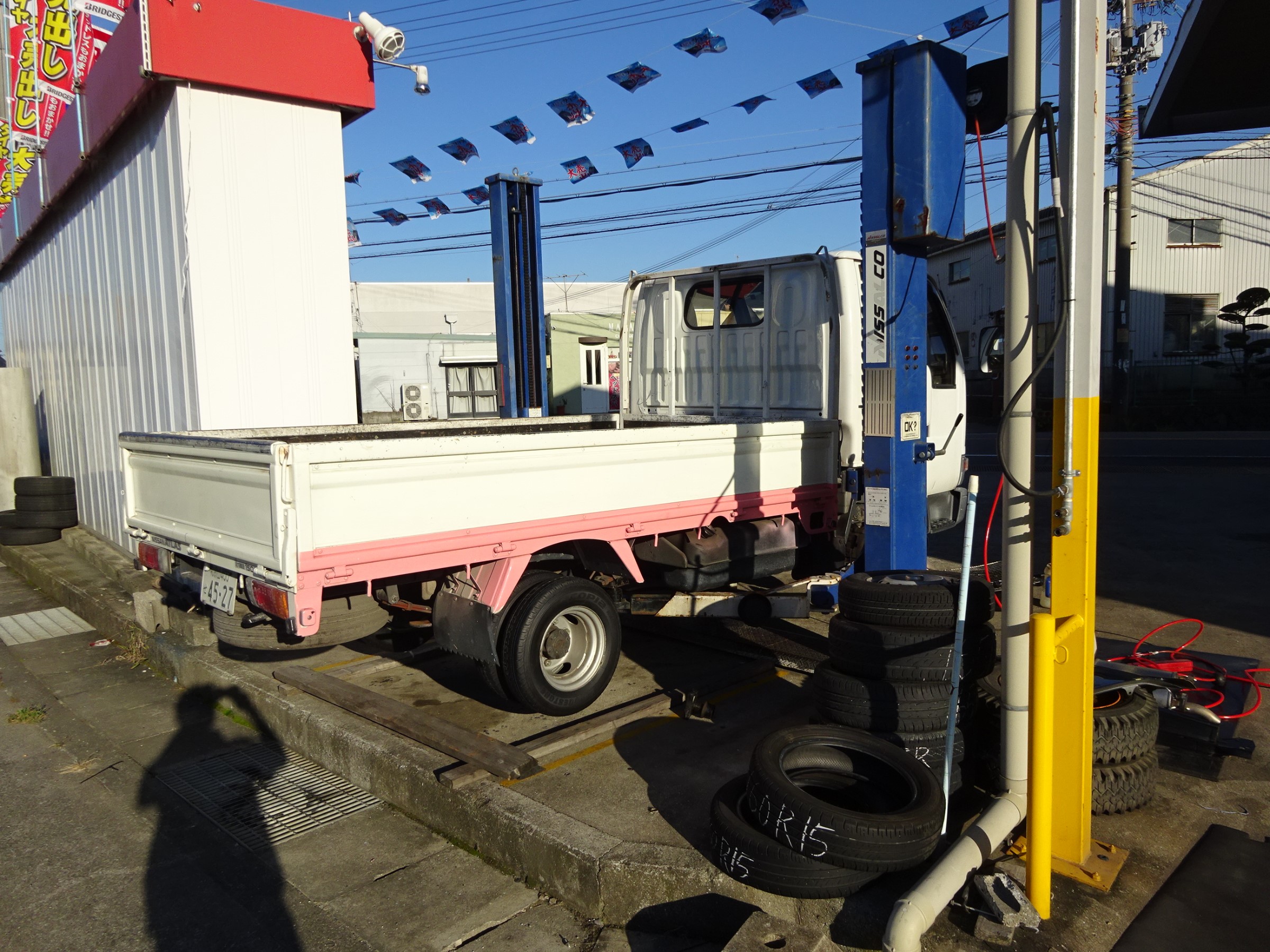 アトラス車検 スクータータイヤ交換 日産 サニトラ タイヤ タイヤ ホイール関連 商用車用タイヤ交換 スタッフ日記 ミスタータイヤマン M Tech ブリヂストンのタイヤ専門店 ミスタータイヤマン