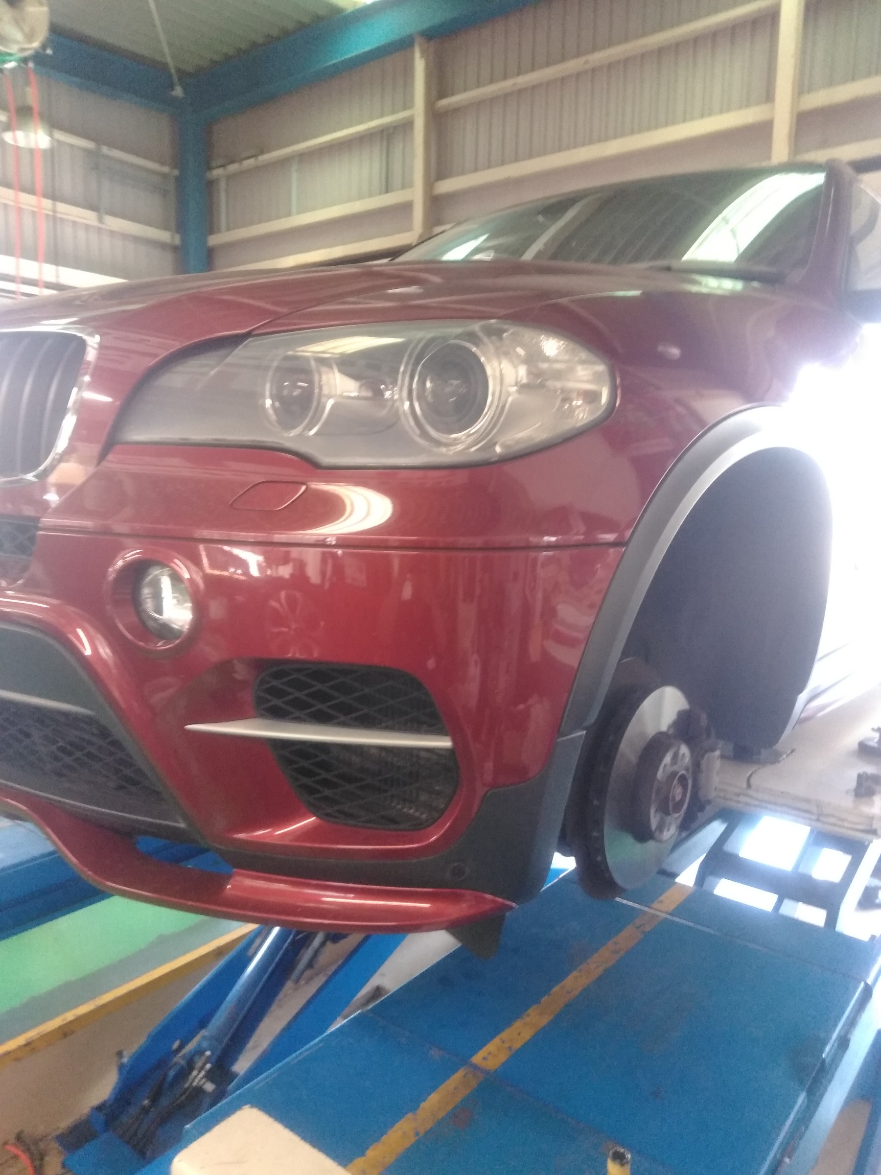 ランフラットタイヤ交換しました Bmw X5 タイヤ ランフラットタイヤ取扱 スタッフ日記 ミスタータイヤマン 高石 大阪府 和歌山県のタイヤ カー用品ショップ ブリヂストンのタイヤ専門店