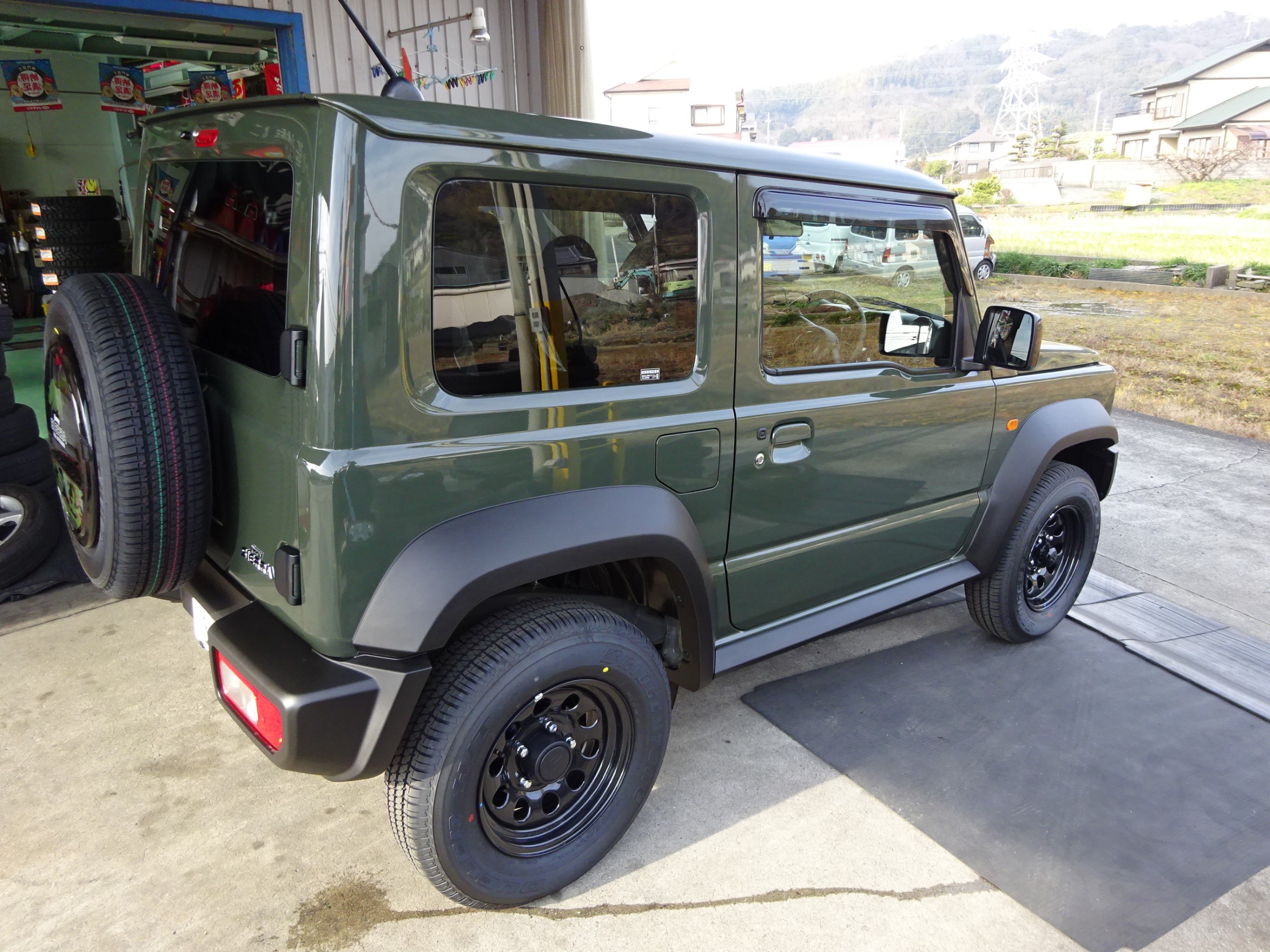 ジムニーシエラ新車 やっと納車 スズキ ジムニー Av ナビ機器 カー用品取付 Av商品取付 5 1chセットアップ スタッフ日記 ミスタータイヤマン M Tech ブリヂストンのタイヤ専門店 ミスタータイヤマン