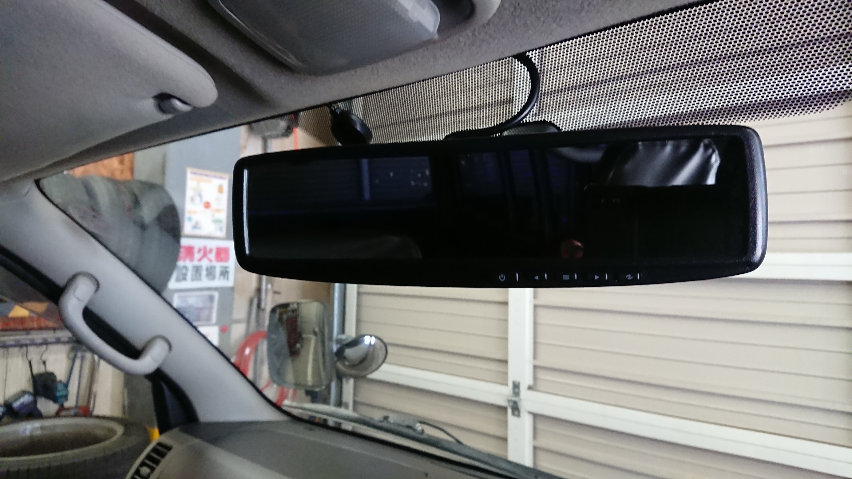 ハイエースにいつものバックカメラ スピーカー取り付け トヨタ ハイエース Av ナビ機器 カー用品取付 モニター取付 彰の営業日誌 ミスタータイヤマン 広尾 北海道のタイヤ カー用品ショップ ブリヂストンのタイヤ専門店