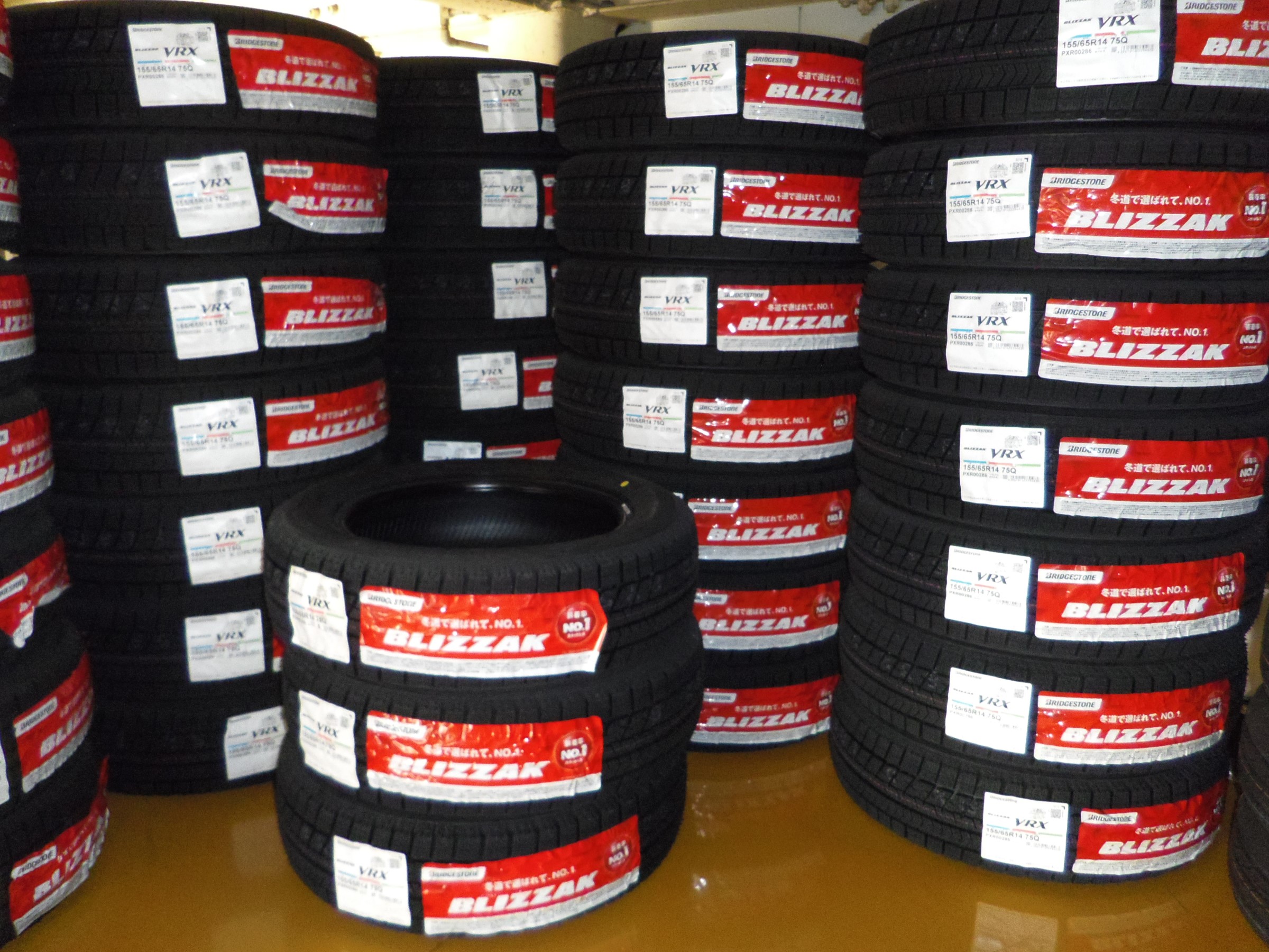 まだ有ります‼️ スタッドレス お待ち下さい！