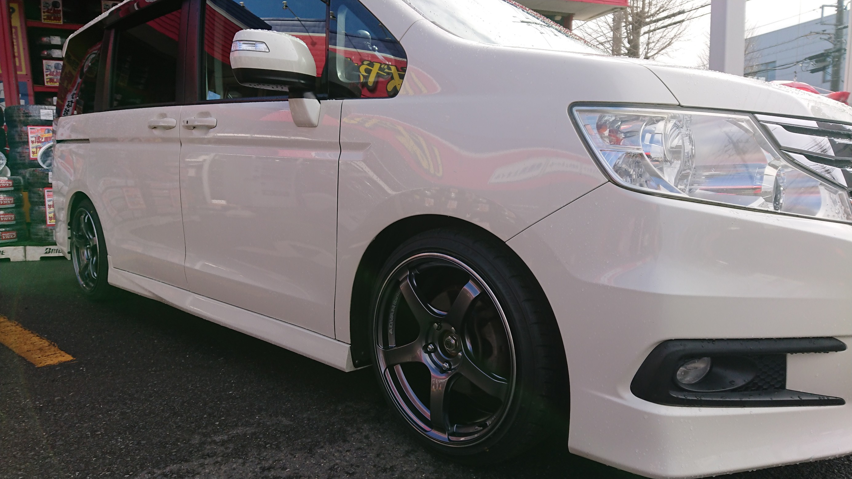 ステップwに車高調取り付け ホンダ ステップワゴン その他 カー用品取付 足回り関係取付 スタッフ日記 ミスタータイヤマン ひたちなか店 茨城県のタイヤ カー用品ショップ ブリヂストンのタイヤ専門店