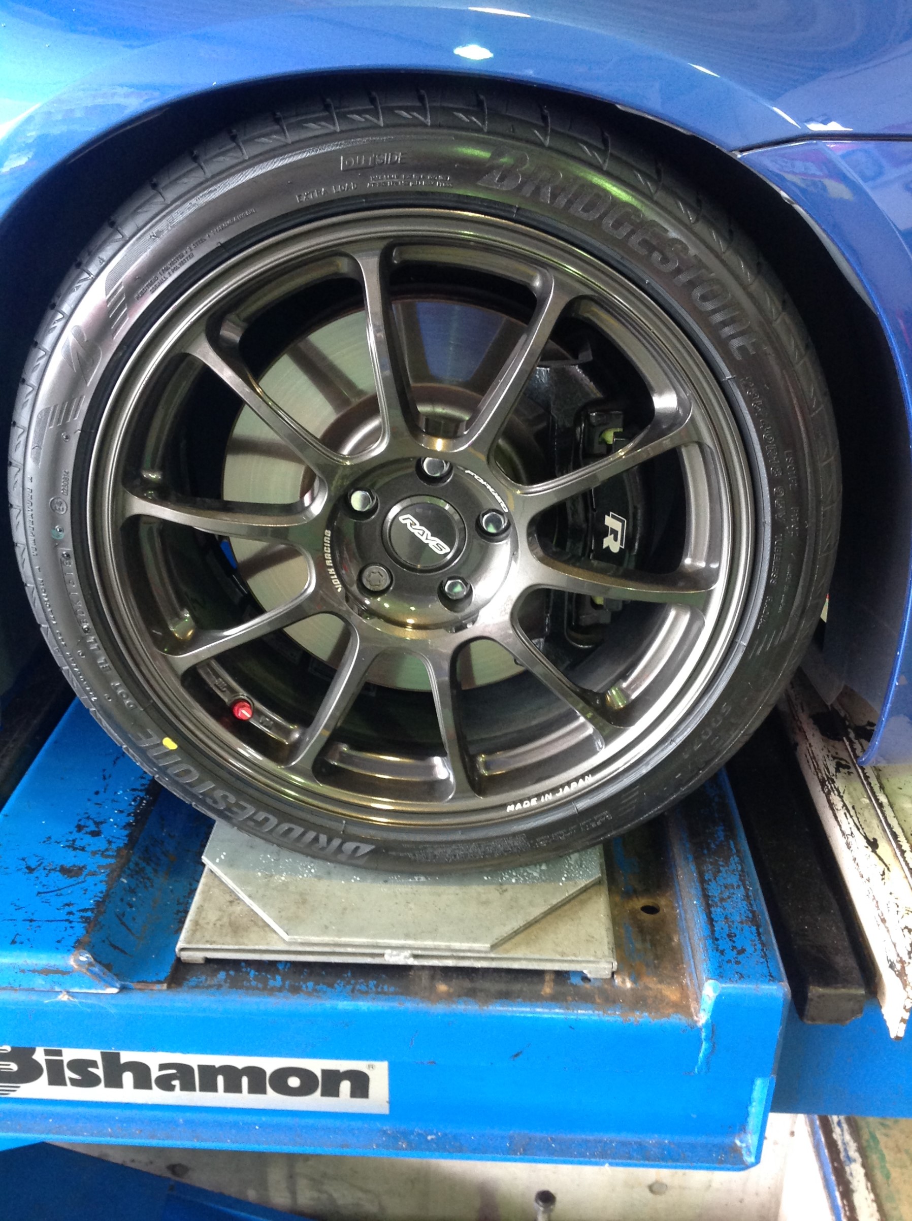 フォルクスワーゲン シロッコ Potenzas007a装着の巻 フォルクスワーゲン シロッコ タイヤ スタッフ日記 ミスタータイヤマン 多治見店 タイヤ カー用品ショップ ブリヂストンのタイヤ専門店