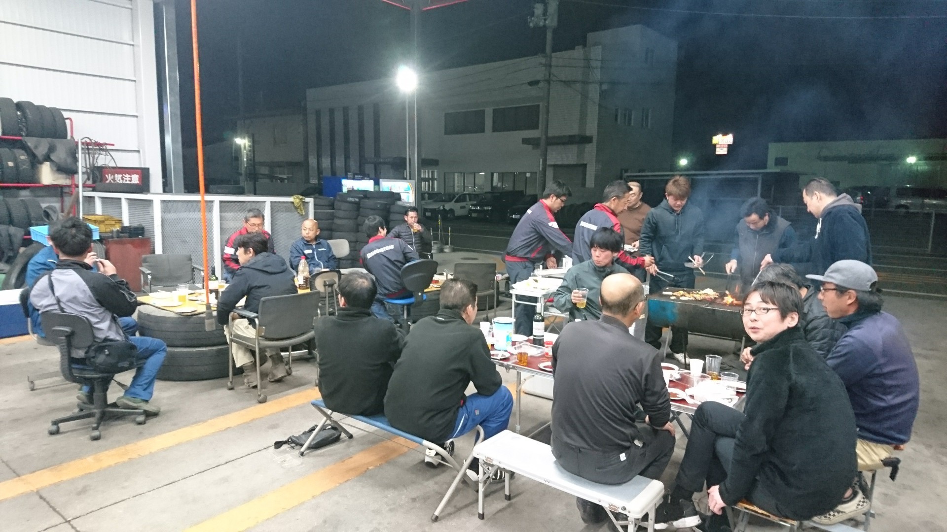 空港店、店長のカメラ目線