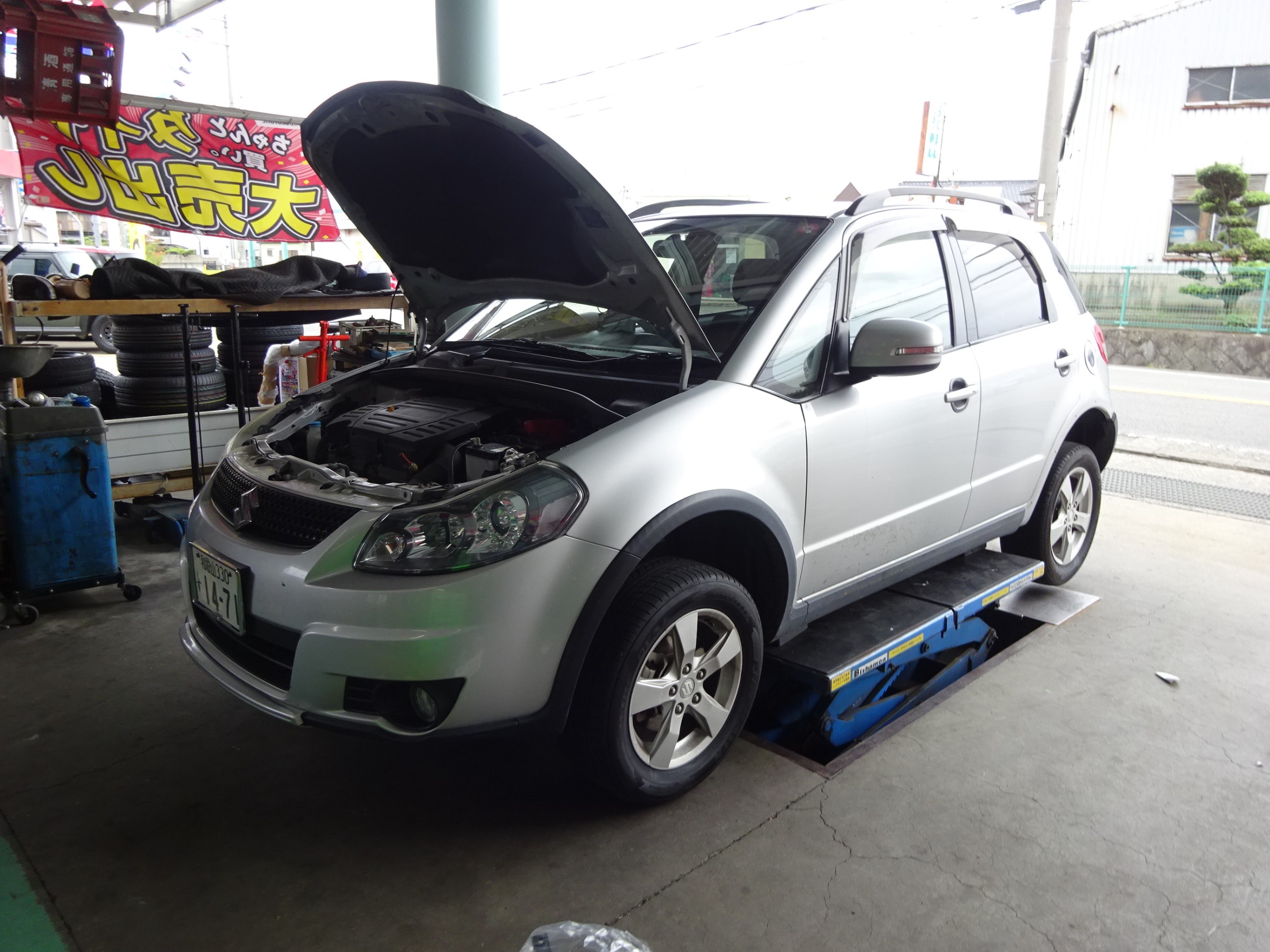 スズキsx4 ヘッドライト交換 ロードサービスで マツダ Cx 5 タイヤ タイヤ ホイール関連 乗用車用タイヤ交換 スタッフ日記 ミスタータイヤマン M Tech ブリヂストンのタイヤ専門店 ミスタータイヤマン