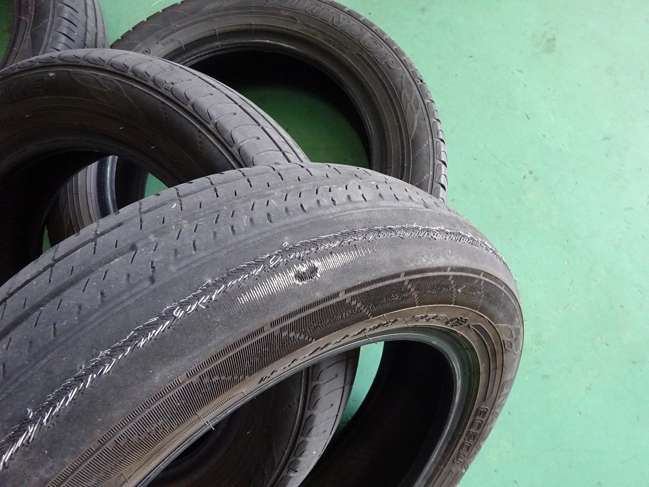 N Box パンクでjafにて来店 ホンダ Nbox タイヤ タイヤ ホイール関連 乗用車用タイヤ交換 スタッフ日記 ミスタータイヤマン M Tech ブリヂストンのタイヤ専門店 ミスタータイヤマン