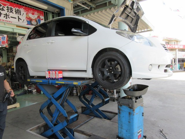 エッセカスタム改 ビッツrsのオイル交換 ５０プリウス Xトレイルのタイヤ交換 ダイハツ エッセ メンテナンス商品 オイル関連 ミッション デフオイル交換 スタッフ日記 ミスタータイヤマン M Tech ブリヂストンのタイヤ専門店 ミスタータイヤマン