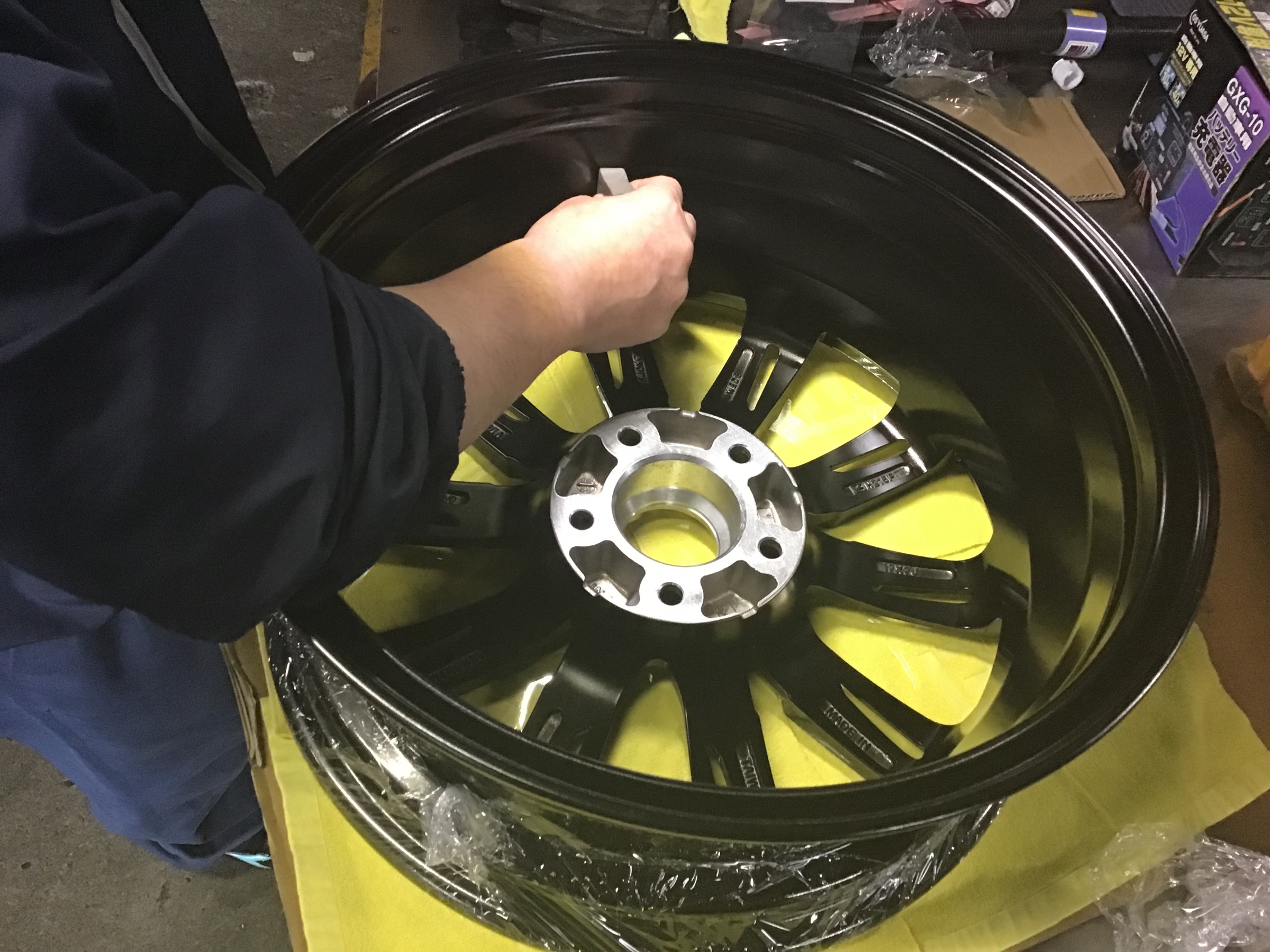 アルミホイールのガラスコーティング | スタッフ日記 | ミスター