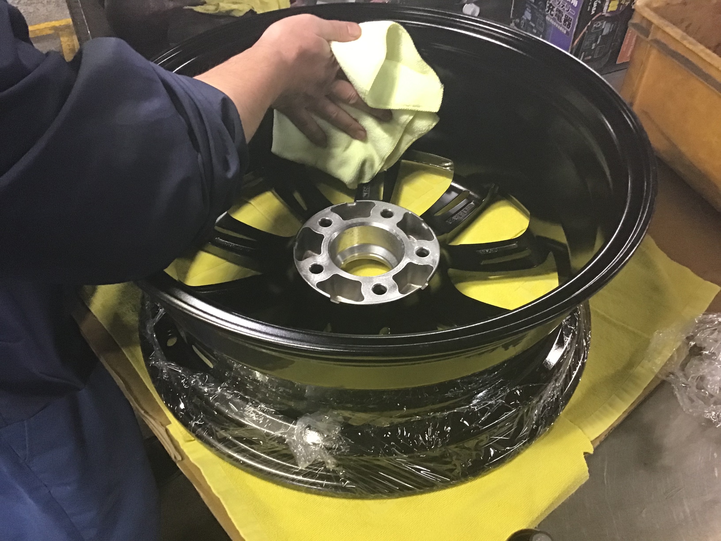 アルミホイールのガラスコーティング | スタッフ日記 | ミスター