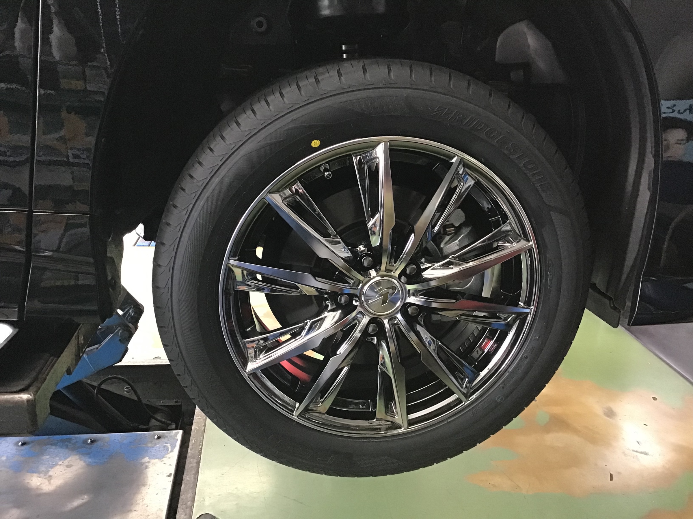 元々キラキラしたホイールなので分かりにくいですがコーティング後です