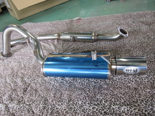 AE86に柿本レーシング・BMWバースト | トヨタ カローラレビン