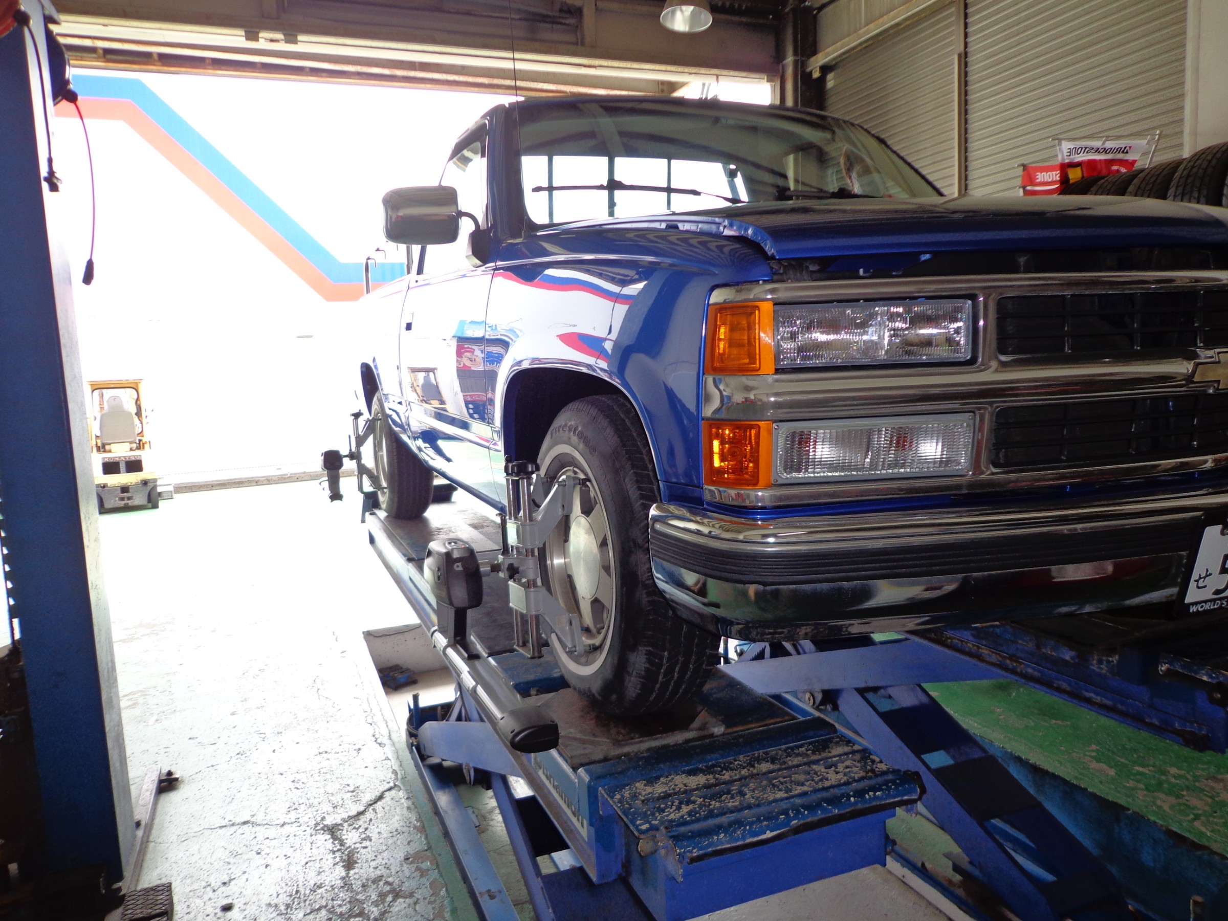 アメ車のアライメント シボレー スタッフ日記 ミスタータイヤマン タイヤハウスしばやま 茨城県のタイヤ カー用品ショップ ブリヂストンのタイヤ専門店