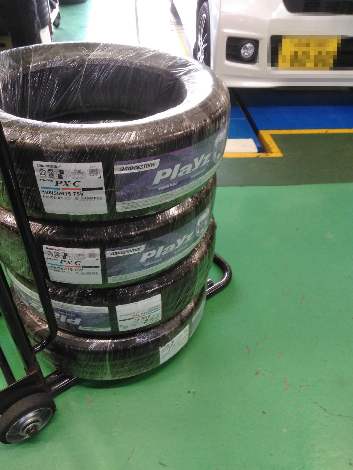 タイヤ交換しました ホンダ Nbox タイヤ タイヤ ホイール関連 乗用車用タイヤ交換 スタッフ日記 ミスタータイヤマン 高石 大阪府 和歌山県のタイヤ カー用品ショップ ブリヂストンのタイヤ専門店