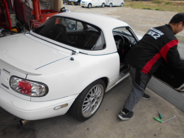 Na6cロードスターパワーウインドウ撤去 Bnr34gt R Vspec 車高上げる マツダ ユーノスロードスター その他 スタッフ日記 ミスタータイヤマン M Tech ブリヂストンのタイヤ専門店 ミスタータイヤマン