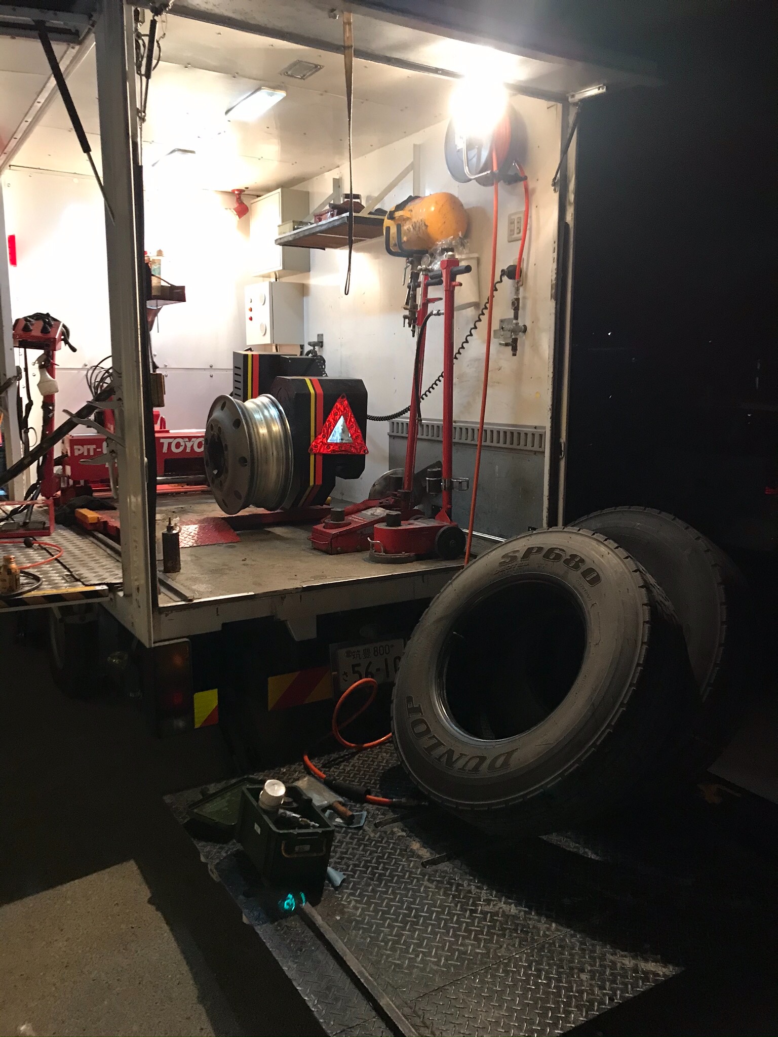 パンク修理のため タイヤばらし