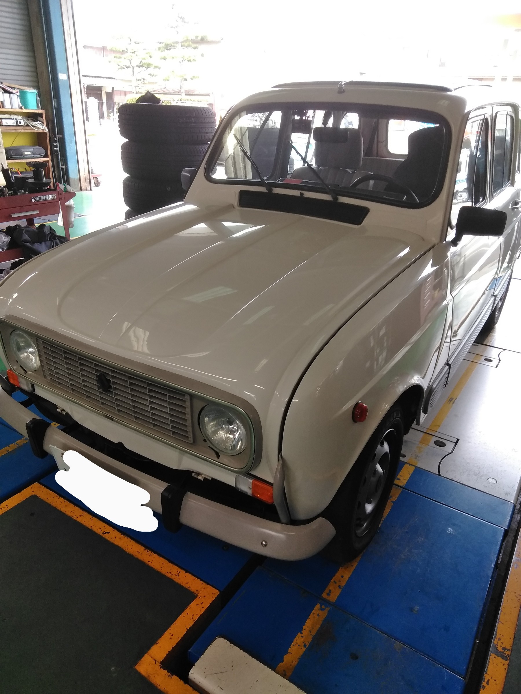 タイヤ交換しました ルノー タイヤ タイヤ ホイール関連 商用車用タイヤ交換 スタッフ日記 ミスタータイヤマン 高石 大阪府 和歌山県のタイヤ カー用品ショップ ブリヂストンのタイヤ専門店