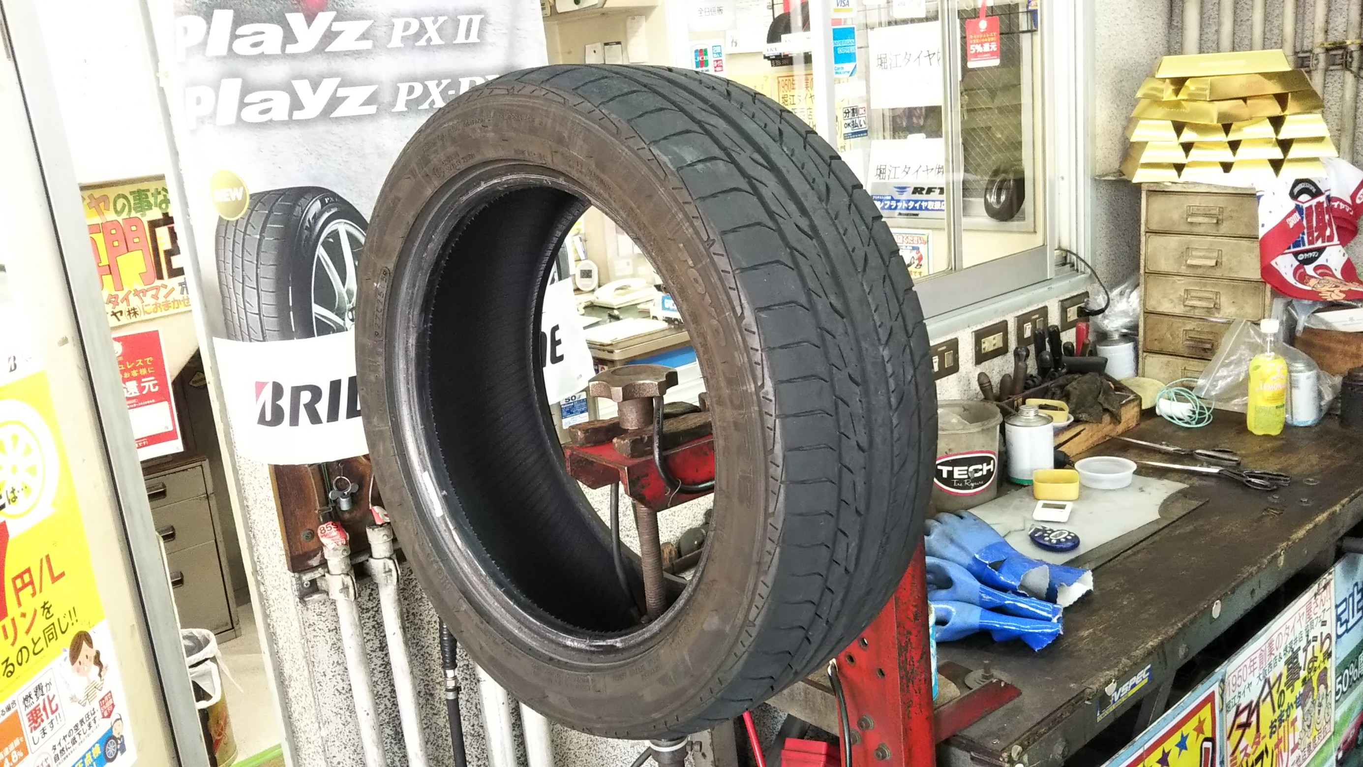 ホンダ Cr X タイヤ内面焼き付け修理 ホンダ タイヤ タイヤ ホイール関連 タイヤ内面焼付修理 パンク修理 スタッフ日記 ミスタータイヤマン ホリエ 大阪府 和歌山県のタイヤ カー用品ショップ ブリヂストンのタイヤ専門店 ミスタータイヤマン