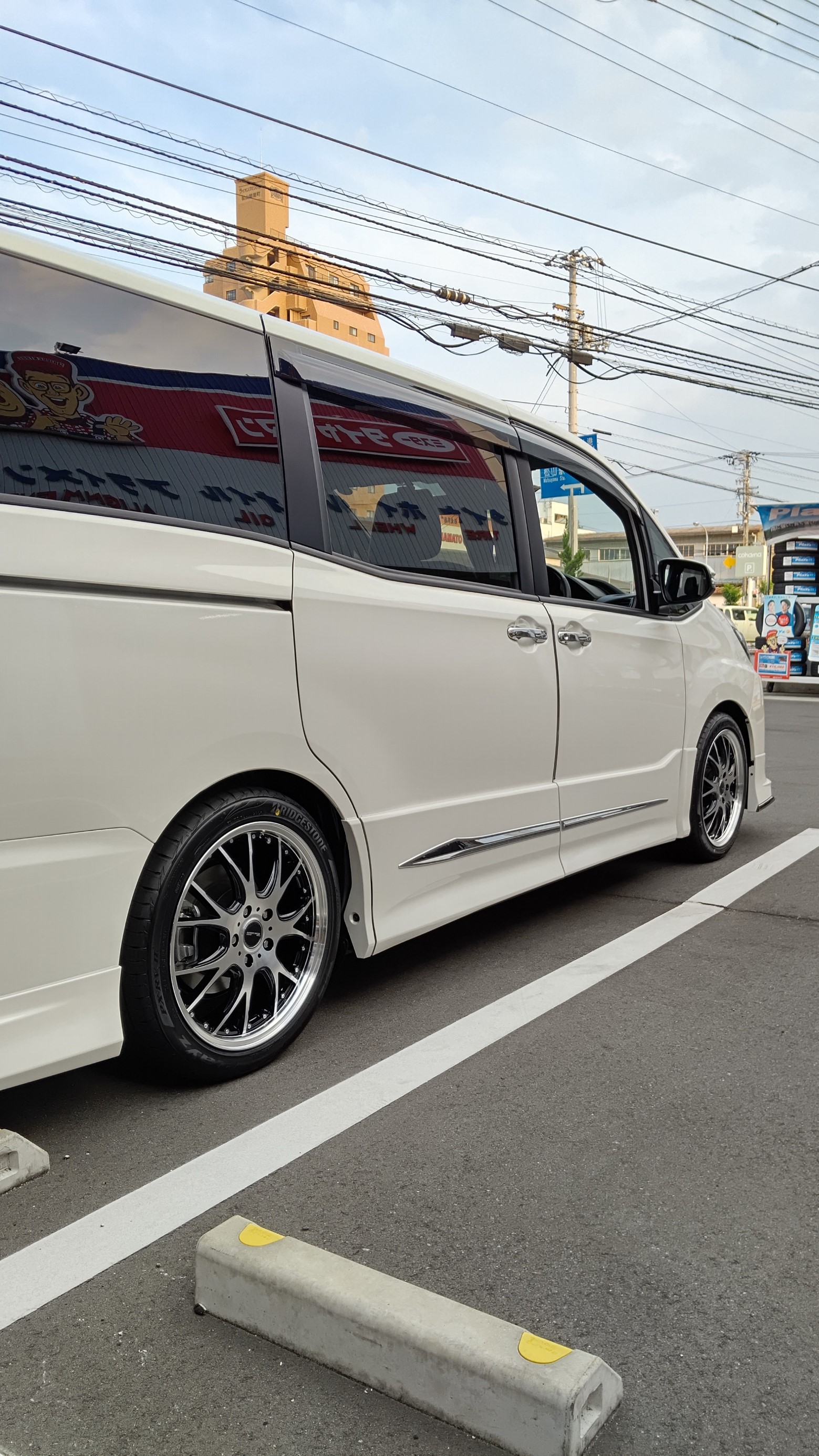 タイヤサイズ215/45R18